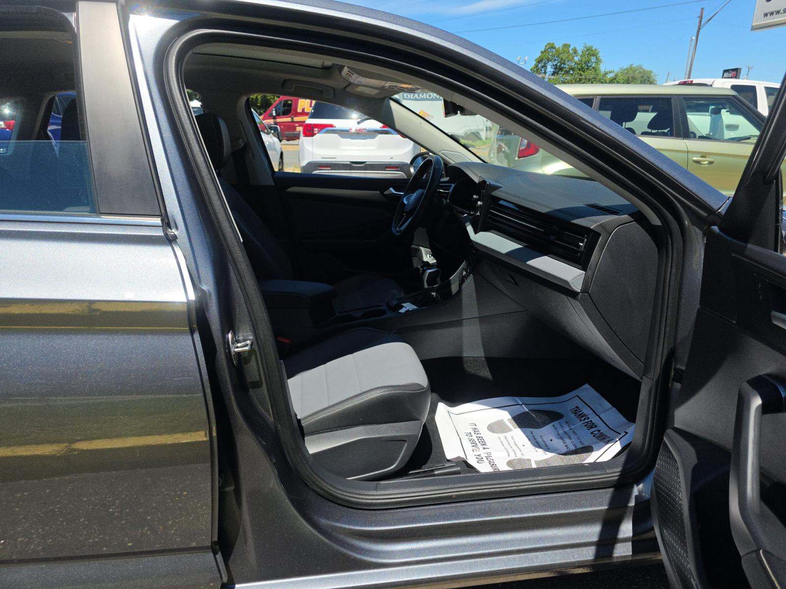 2025 Volkswagen Jetta 1.5T SE FWD