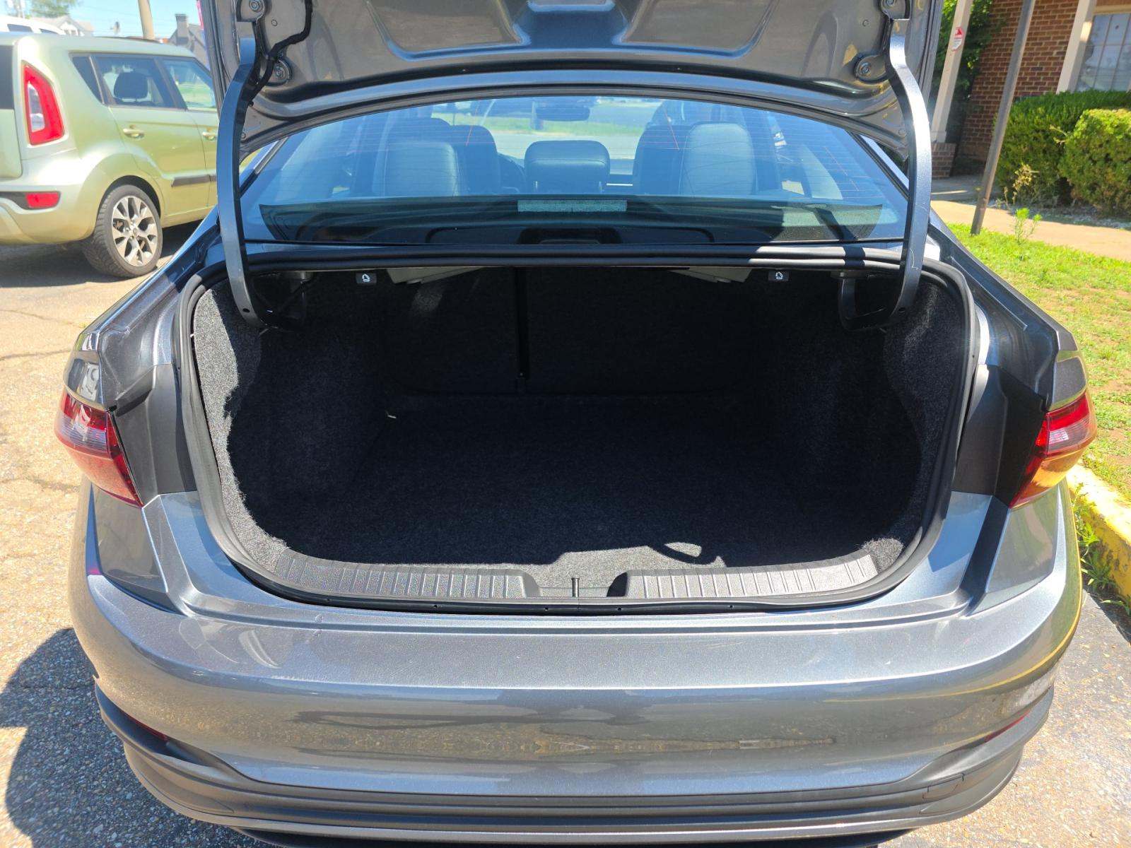 2025 Volkswagen Jetta 1.5T SE FWD
