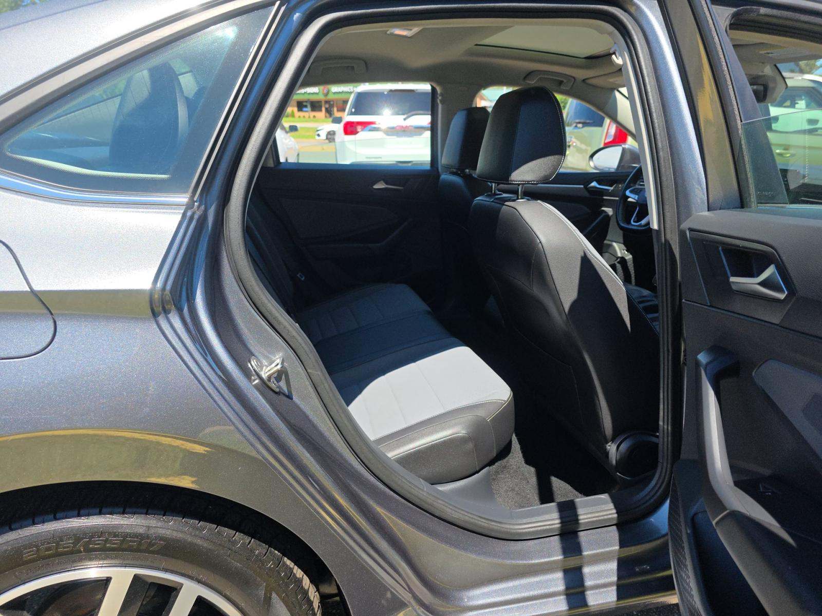 2025 Volkswagen Jetta 1.5T SE FWD