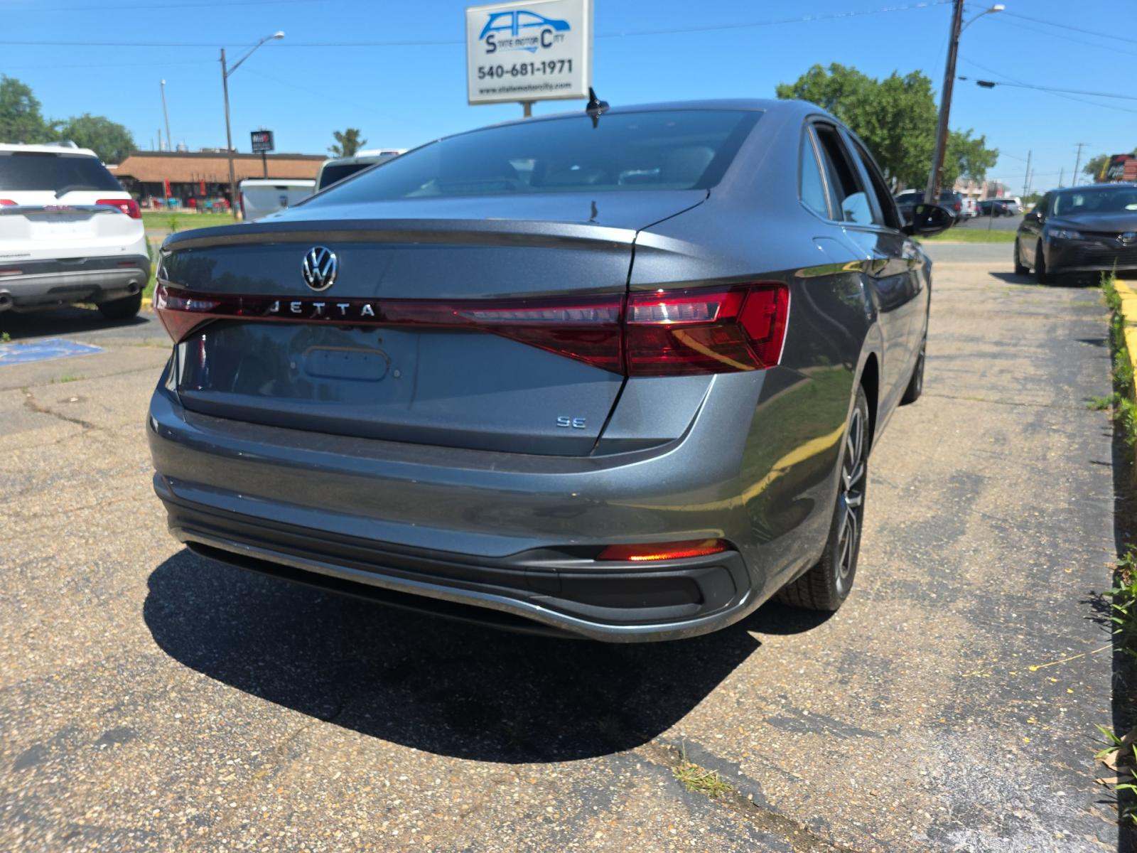 2025 Volkswagen Jetta 1.5T SE FWD