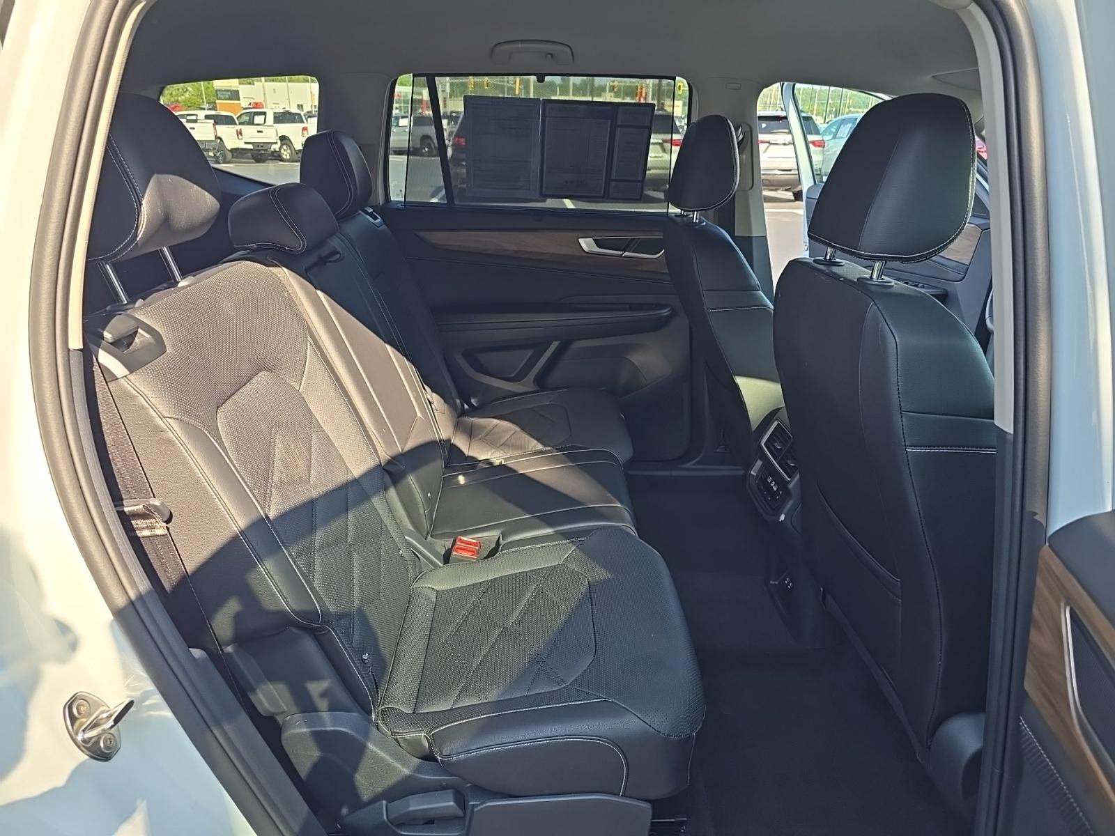 2025 Volkswagen Atlas 2.0T SE FWD