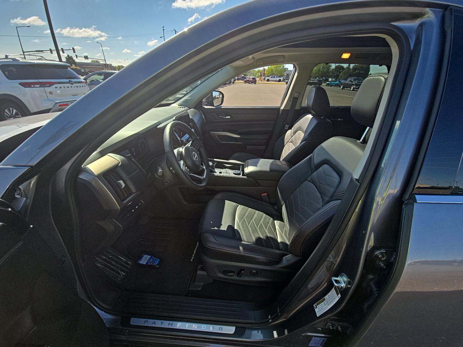 2024 Nissan Pathfinder Platinum AWD