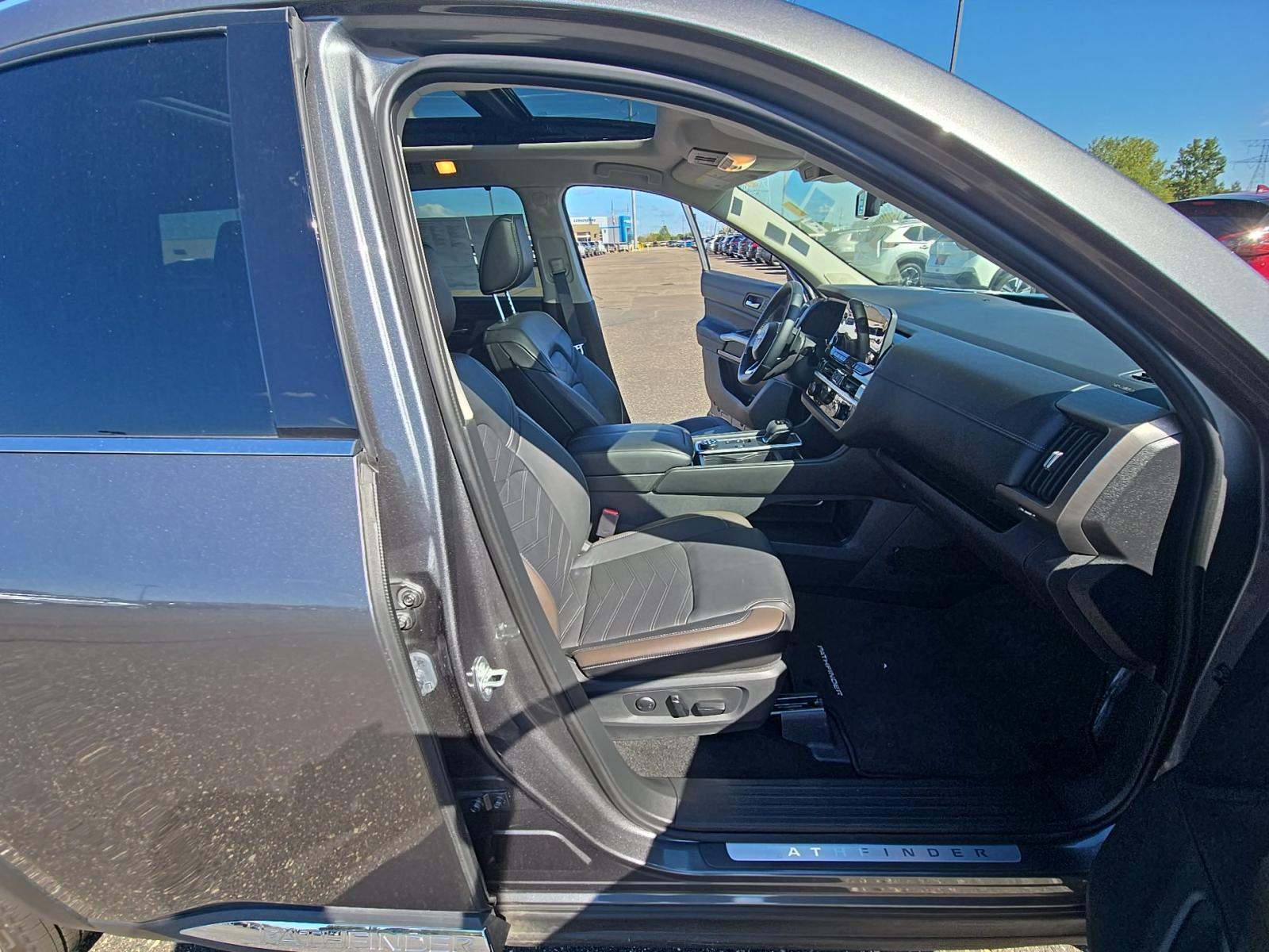 2024 Nissan Pathfinder Platinum AWD