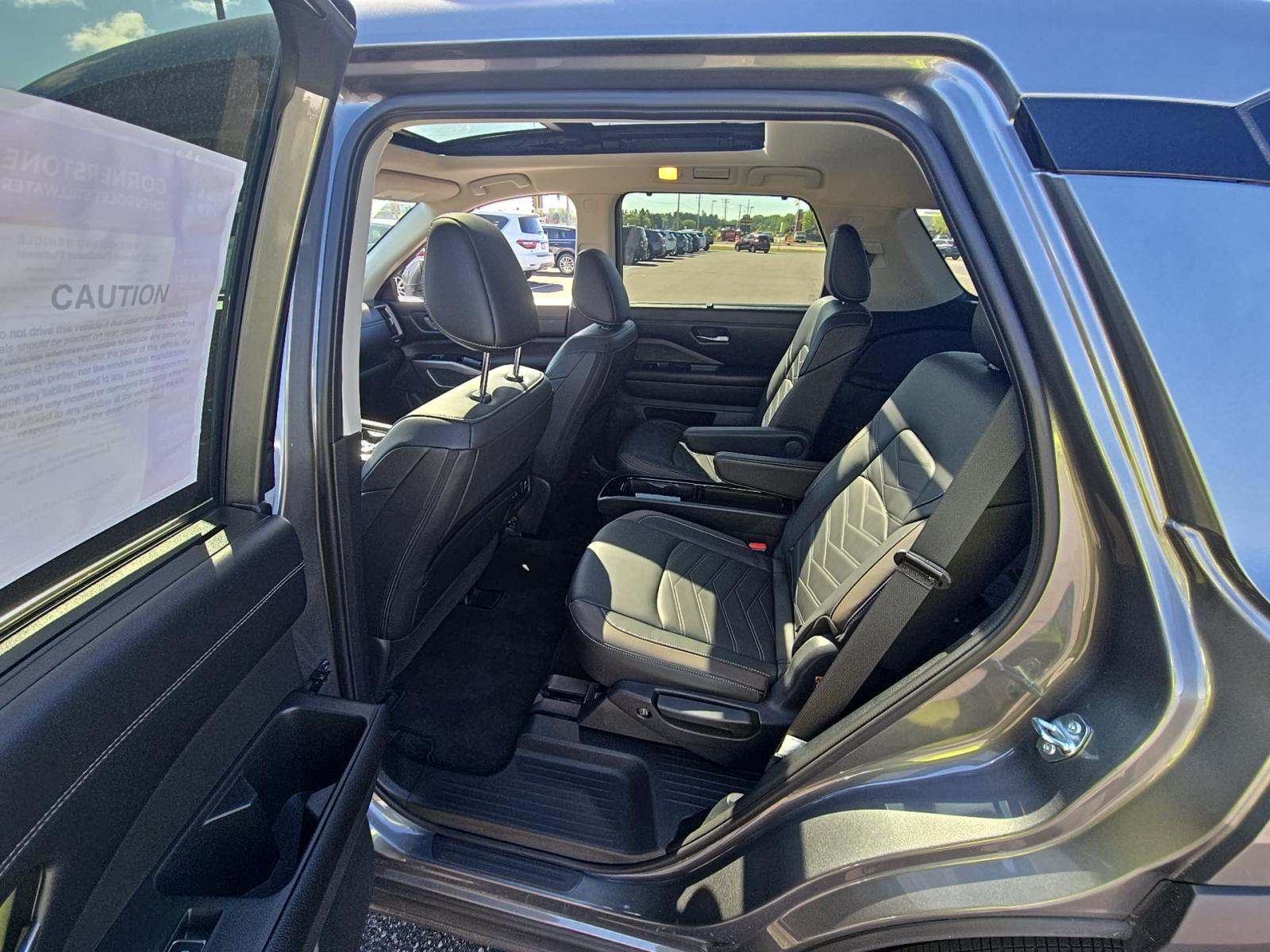 2024 Nissan Pathfinder Platinum AWD