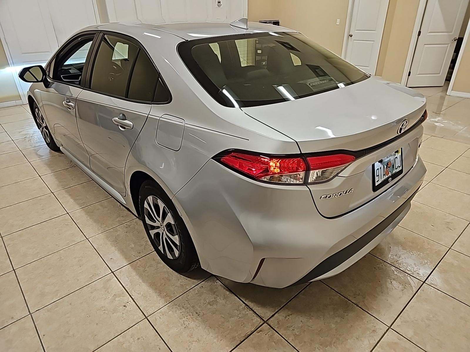 2022 Toyota Corolla Hybrid LE FWD