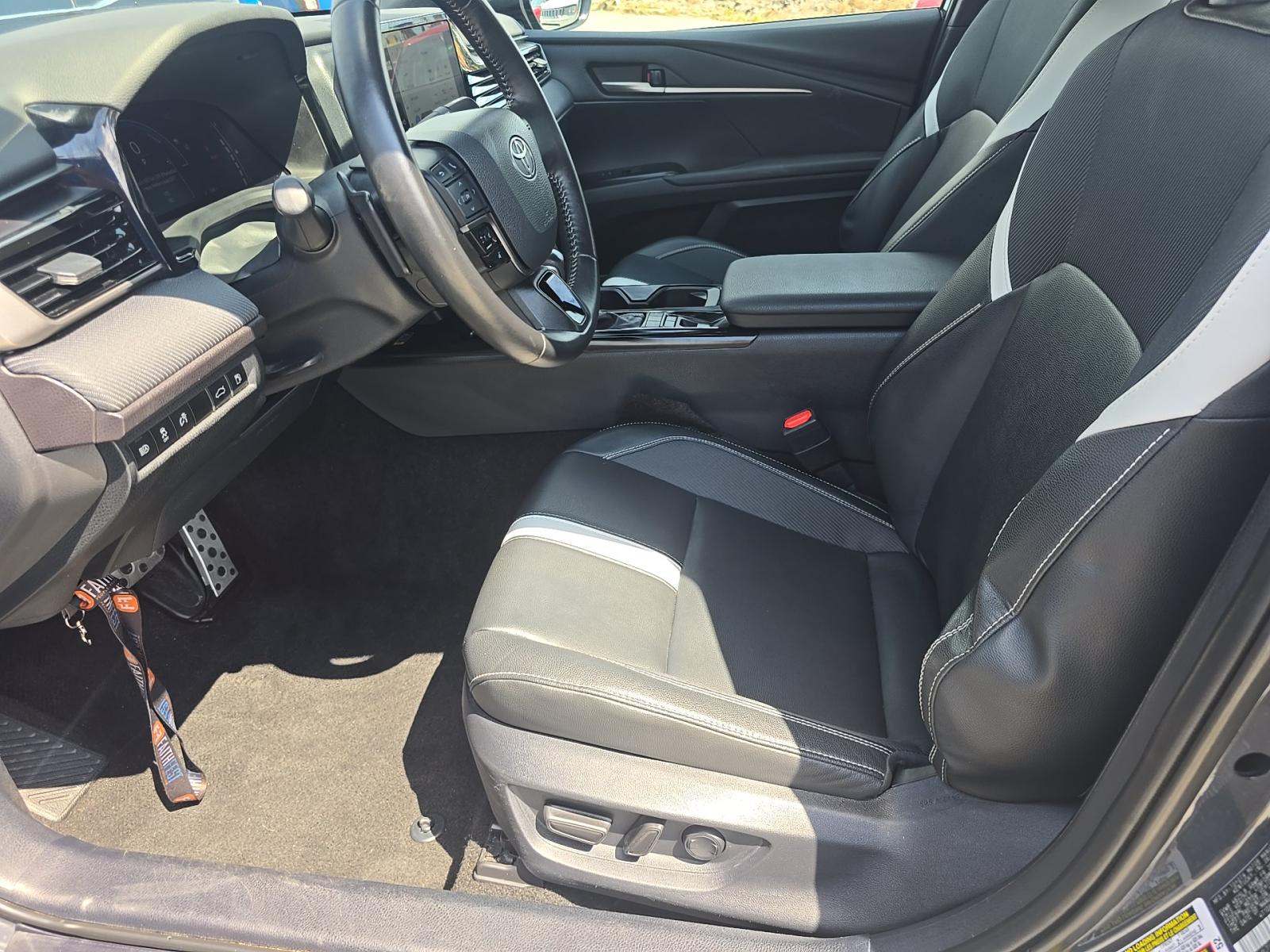 2025 Toyota Camry SE FWD