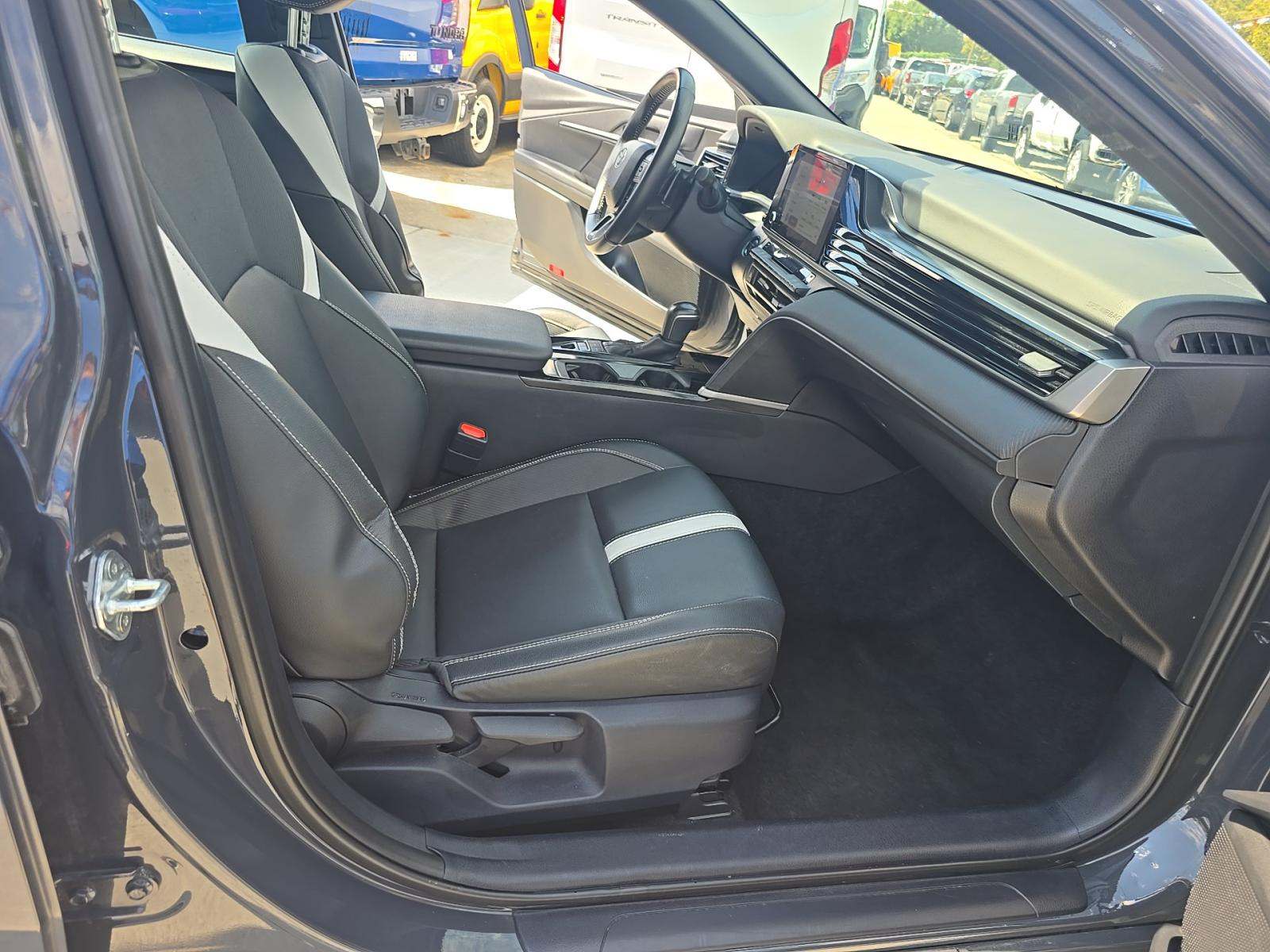 2025 Toyota Camry SE FWD