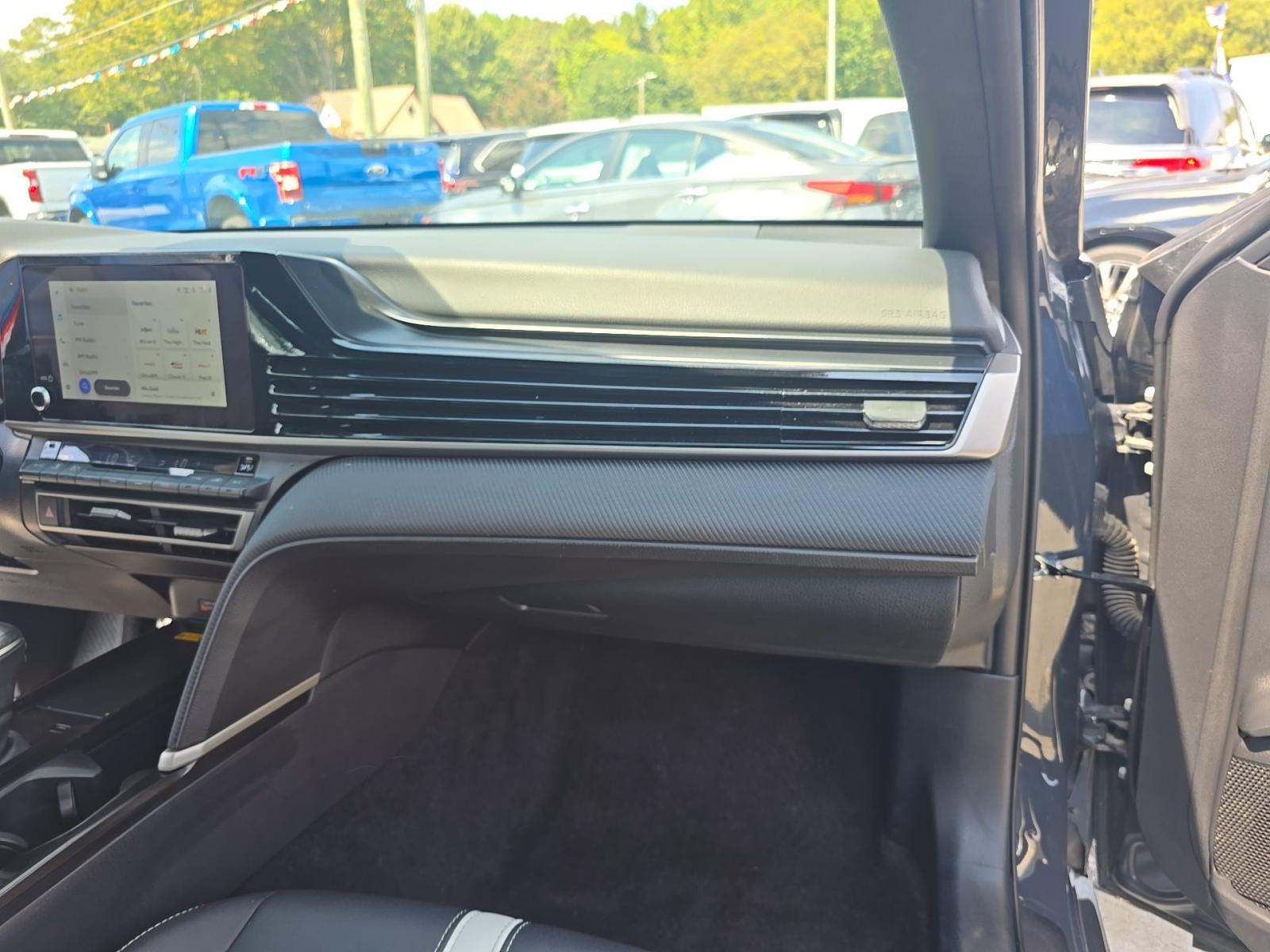 2025 Toyota Camry SE FWD