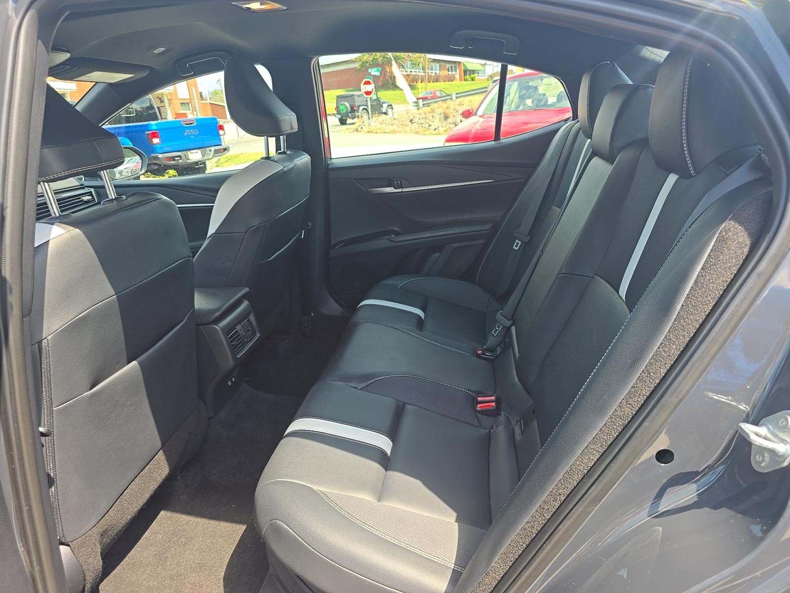 2025 Toyota Camry SE FWD