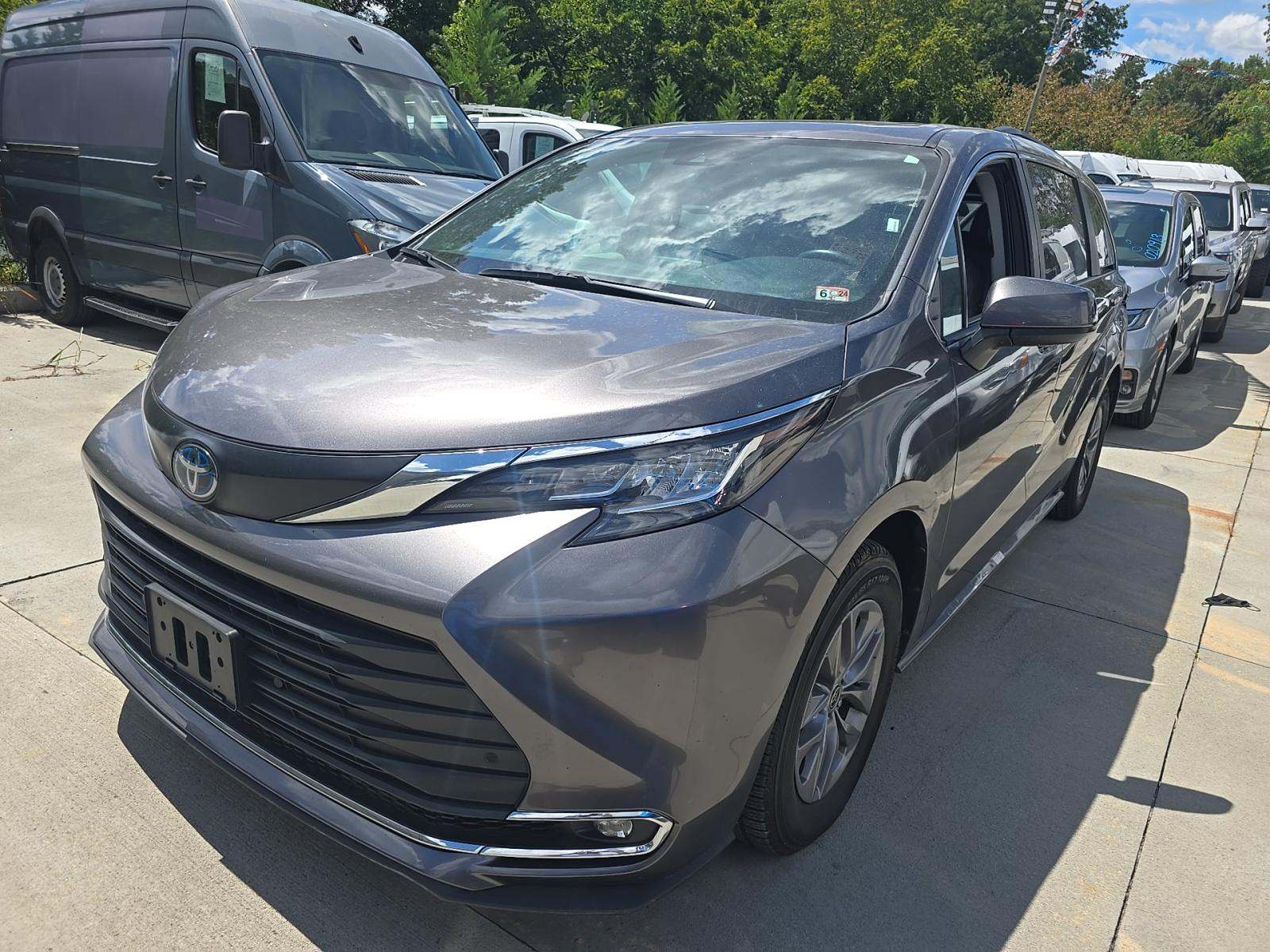 2023 Toyota Sienna XLE FWD