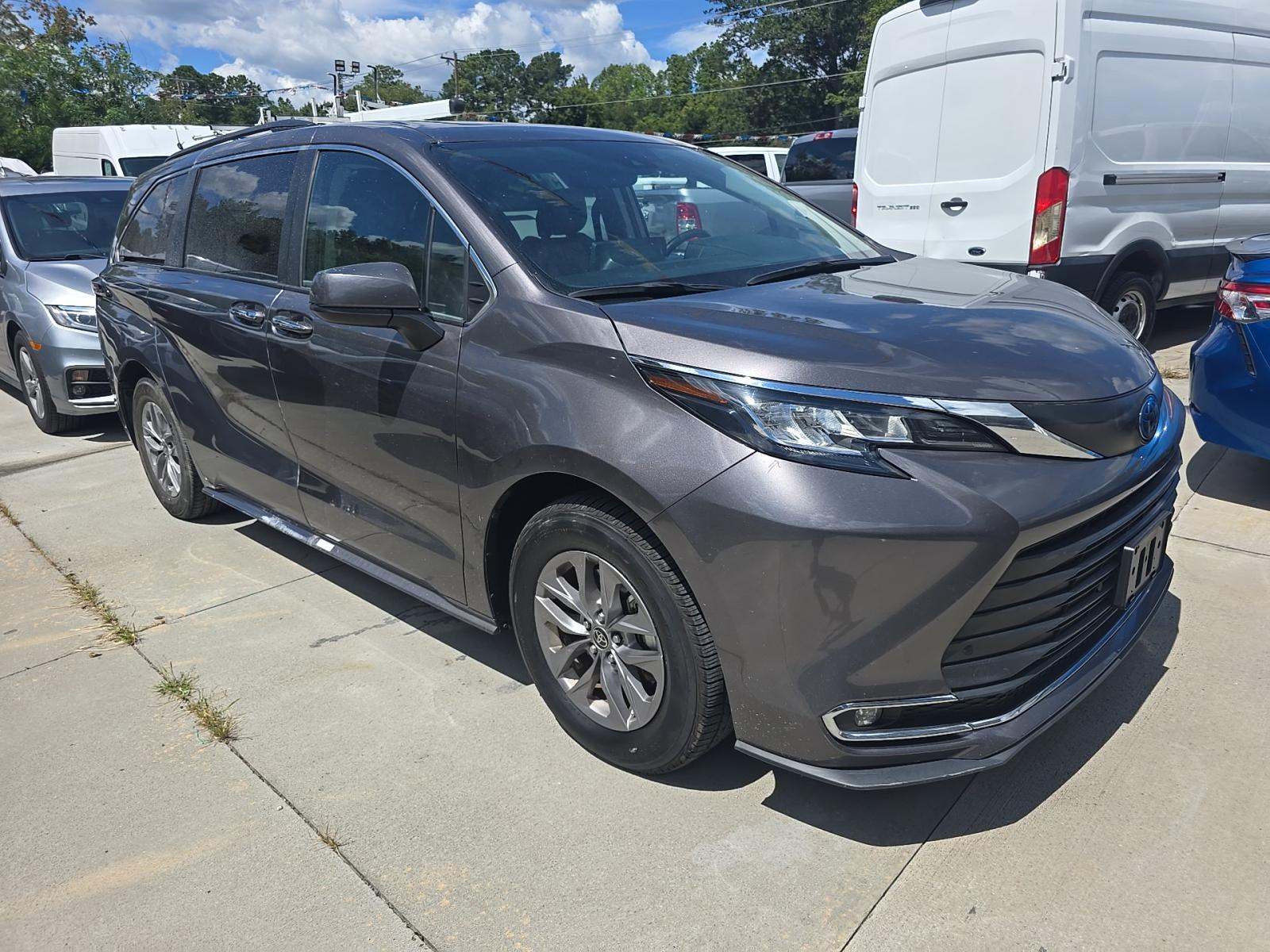 2023 Toyota Sienna XLE FWD