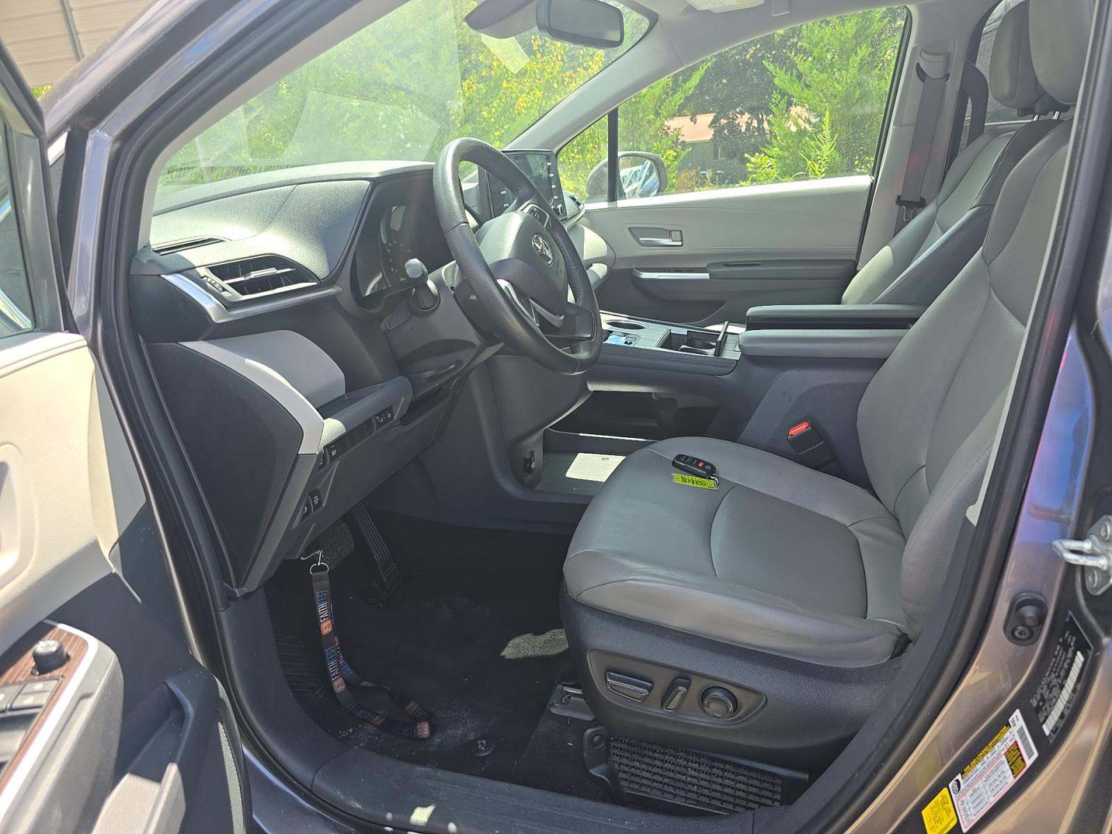 2023 Toyota Sienna XLE FWD