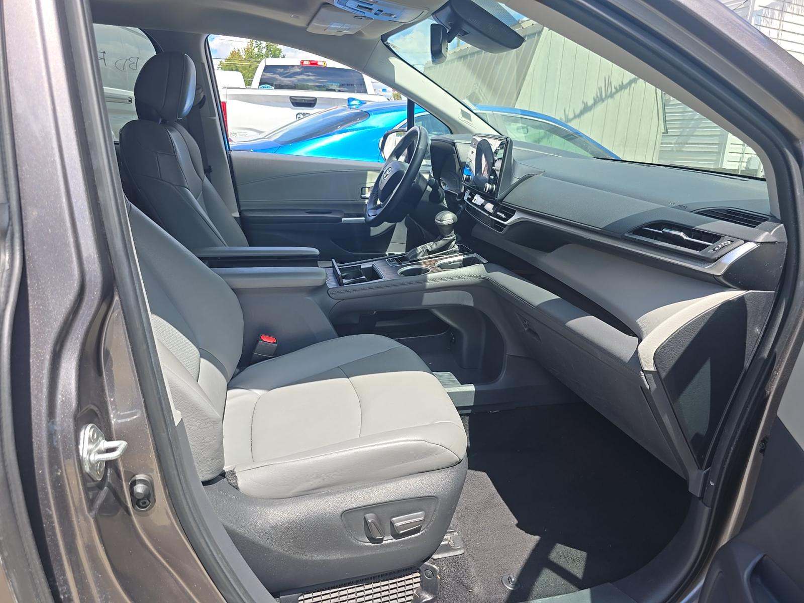 2023 Toyota Sienna XLE FWD