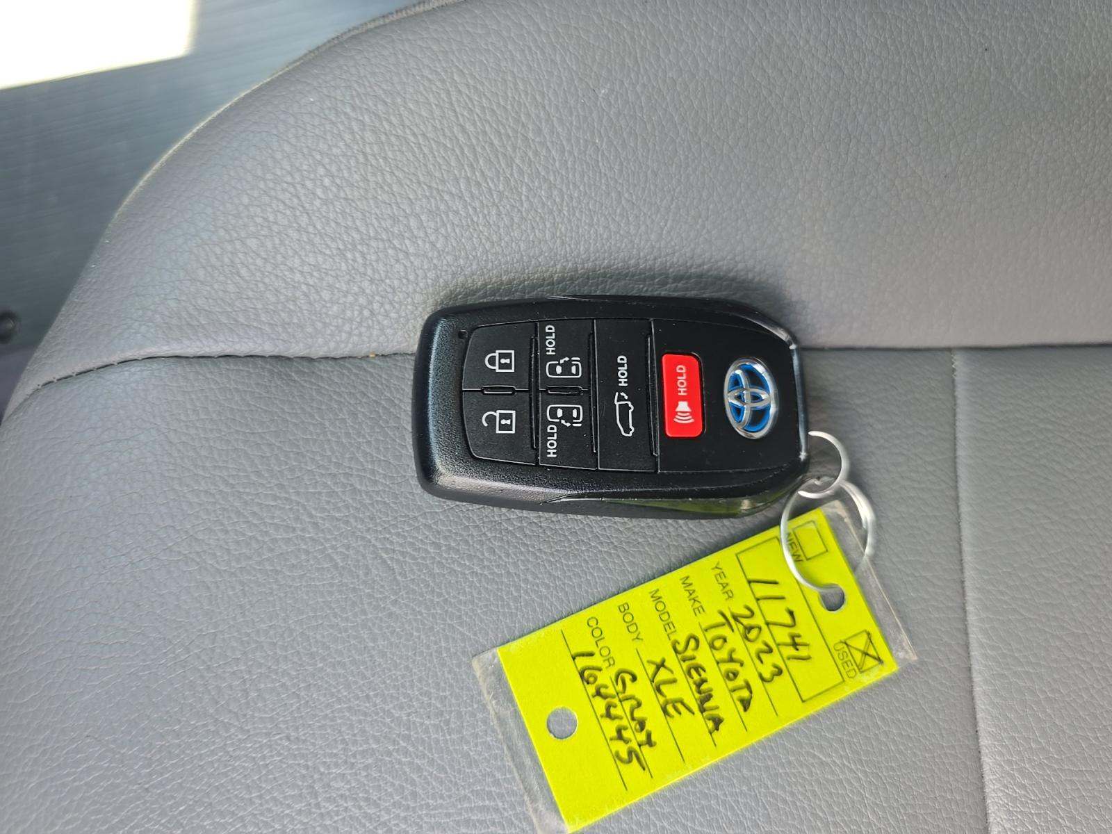 2023 Toyota Sienna XLE FWD