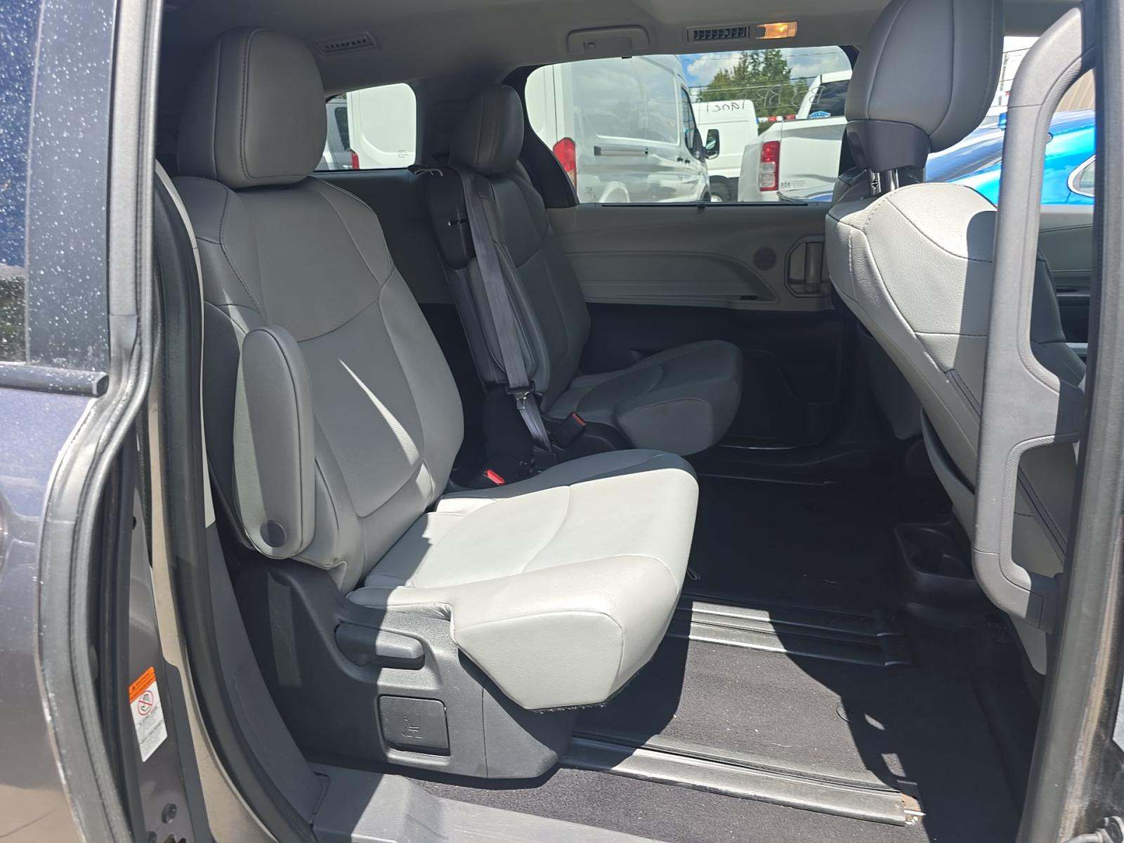 2023 Toyota Sienna XLE FWD