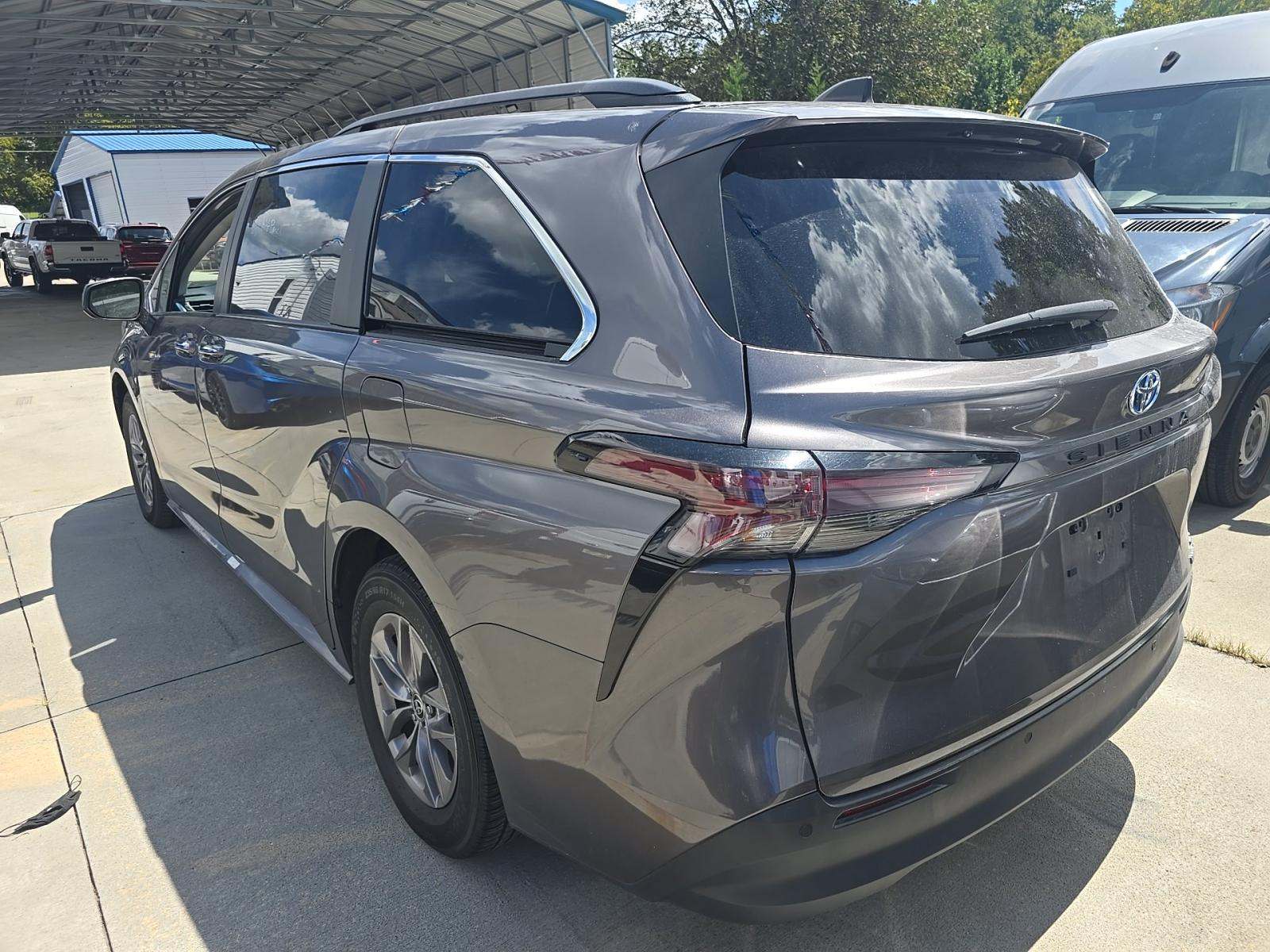 2023 Toyota Sienna XLE FWD