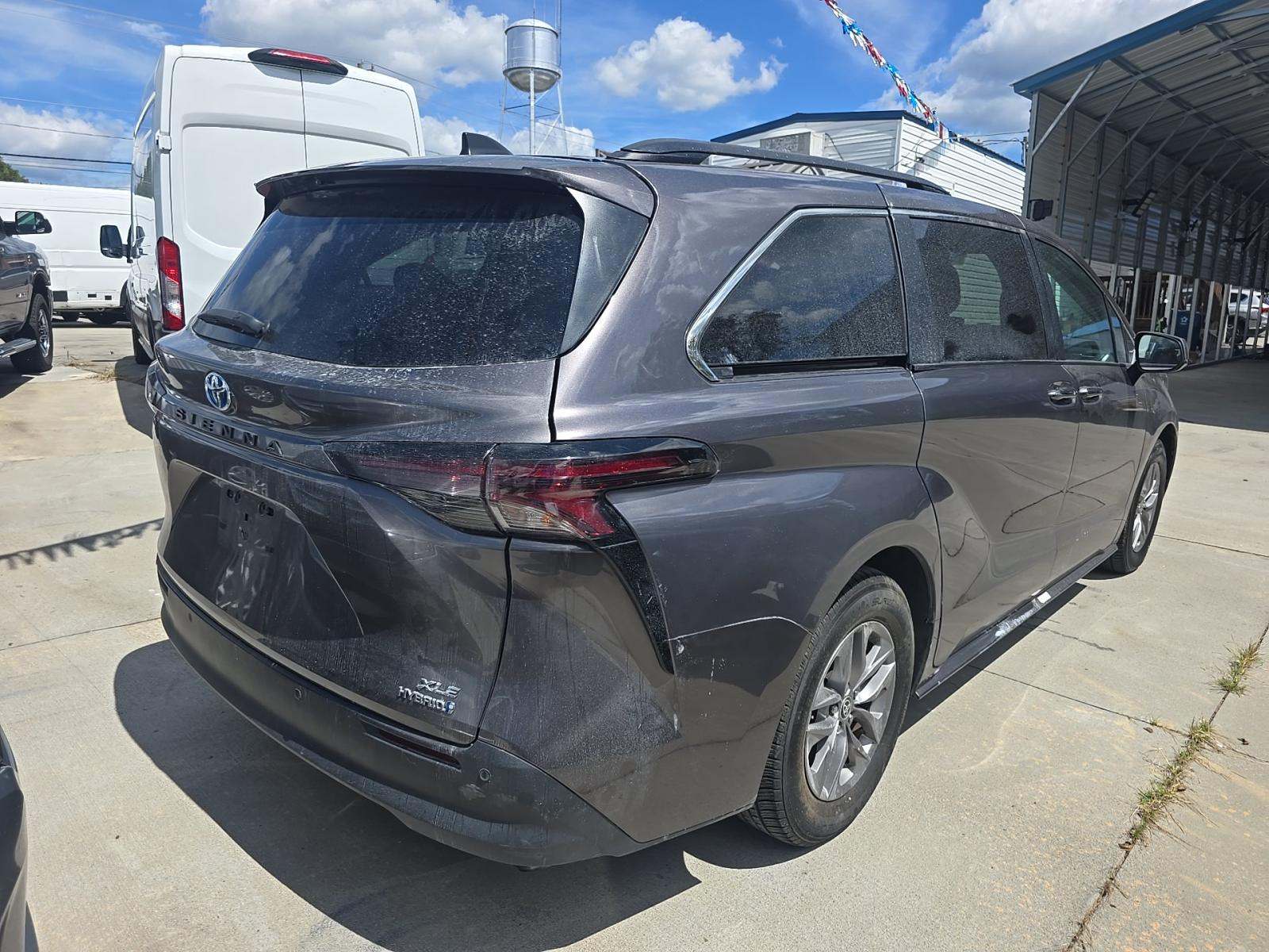 2023 Toyota Sienna XLE FWD