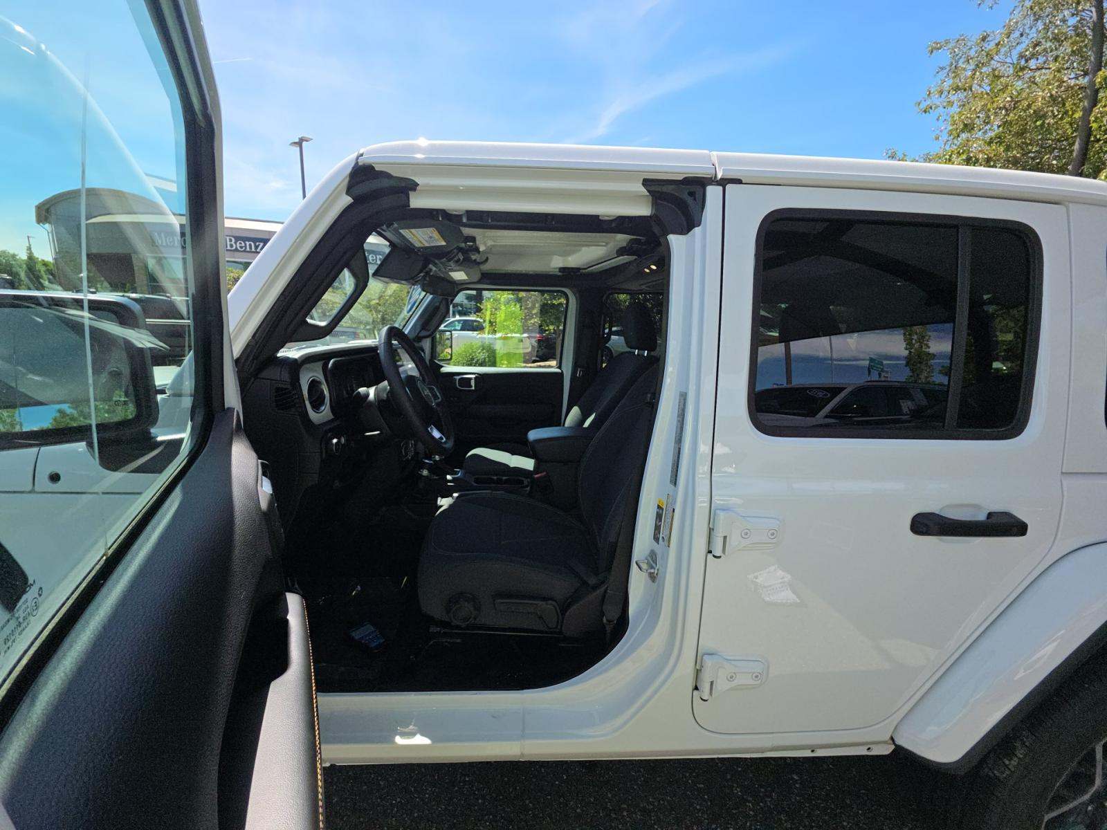 2025 Jeep Wrangler Sahara AWD