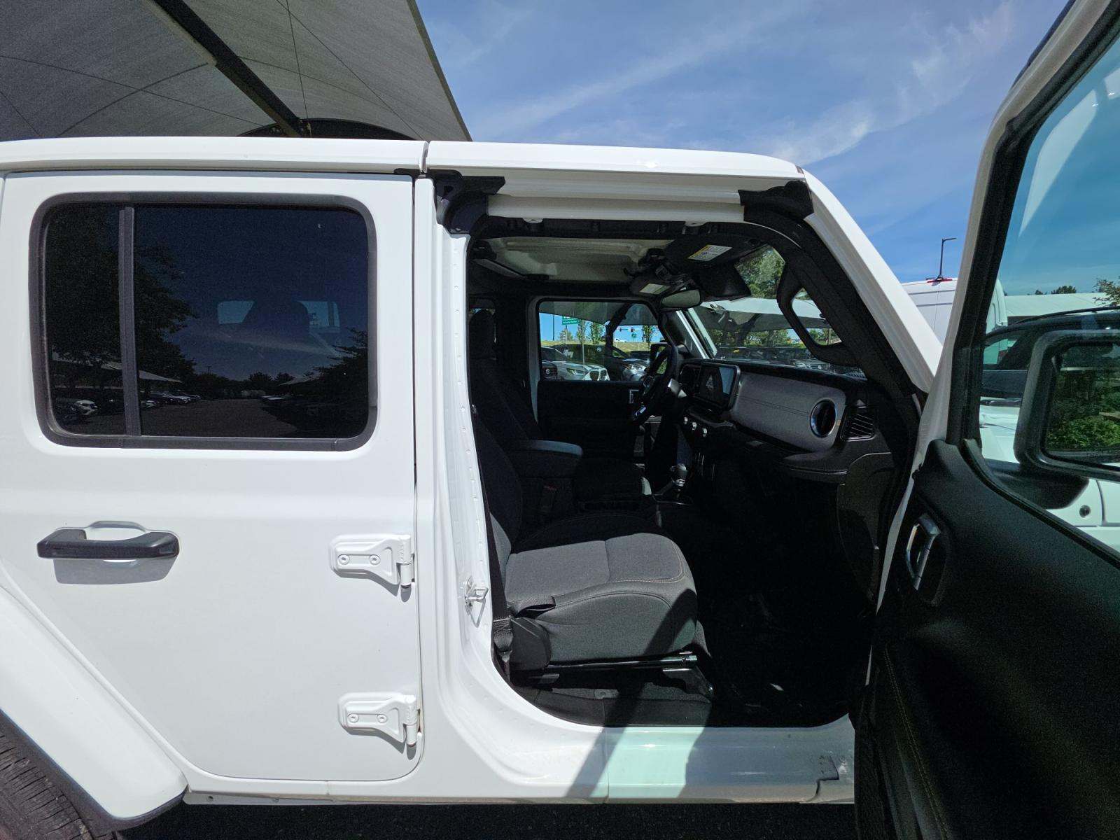 2025 Jeep Wrangler Sahara AWD