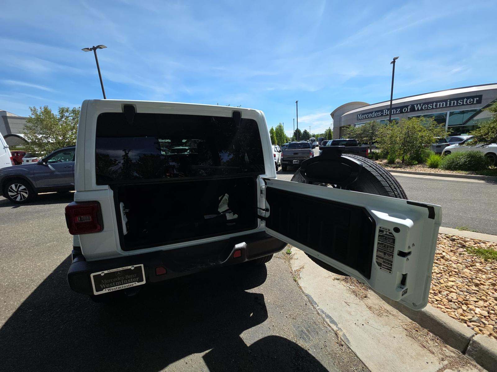 2025 Jeep Wrangler Sahara AWD