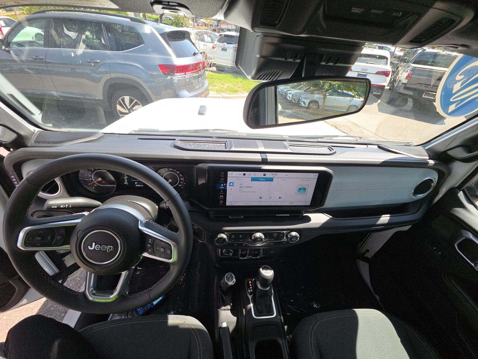 2025 Jeep Wrangler Sahara AWD