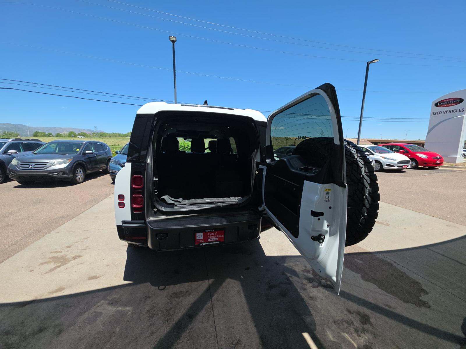 2024 Land Rover Defender 130 Outbound AWD