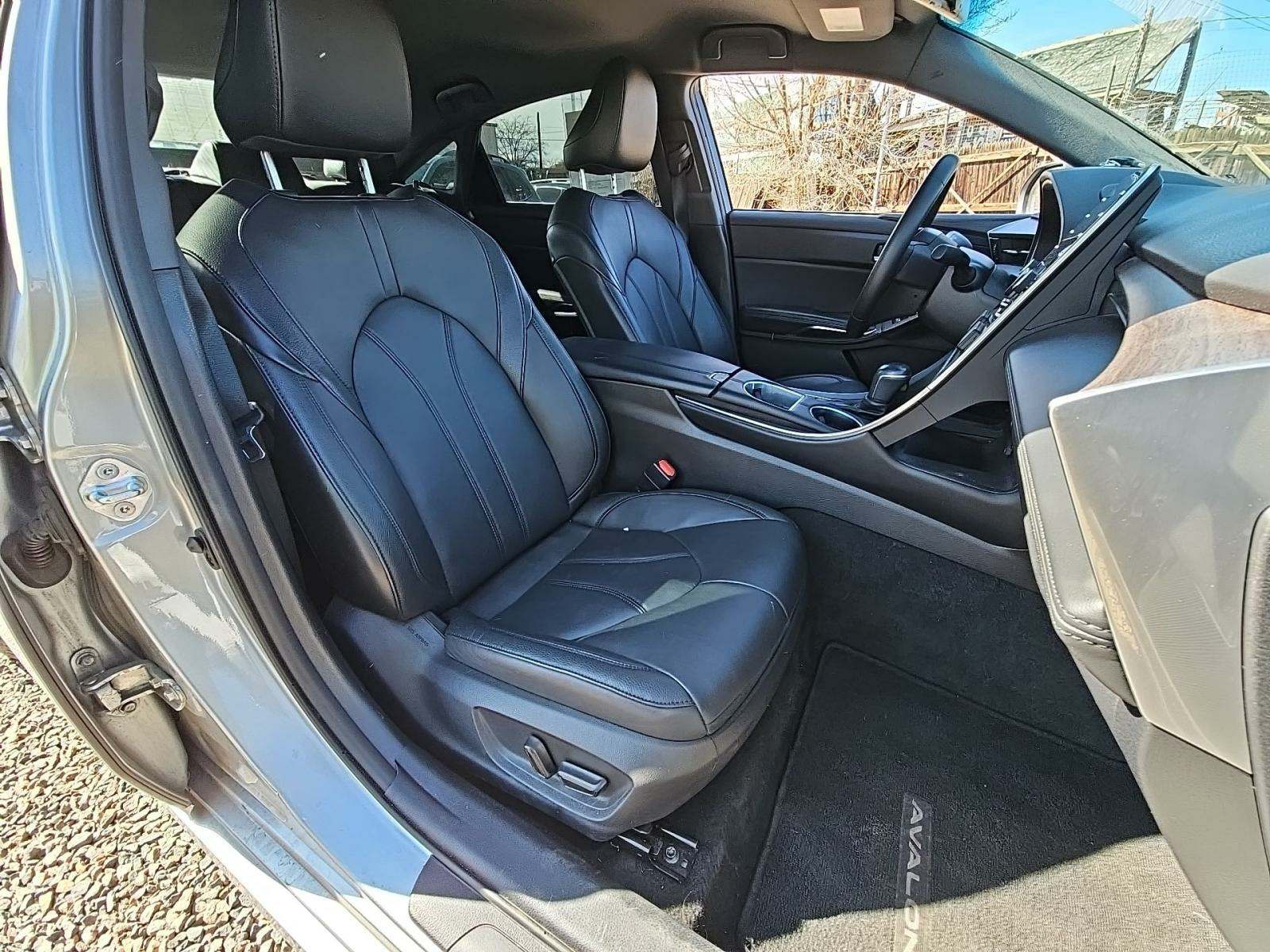 2022 Toyota Avalon Hybrid XLE FWD