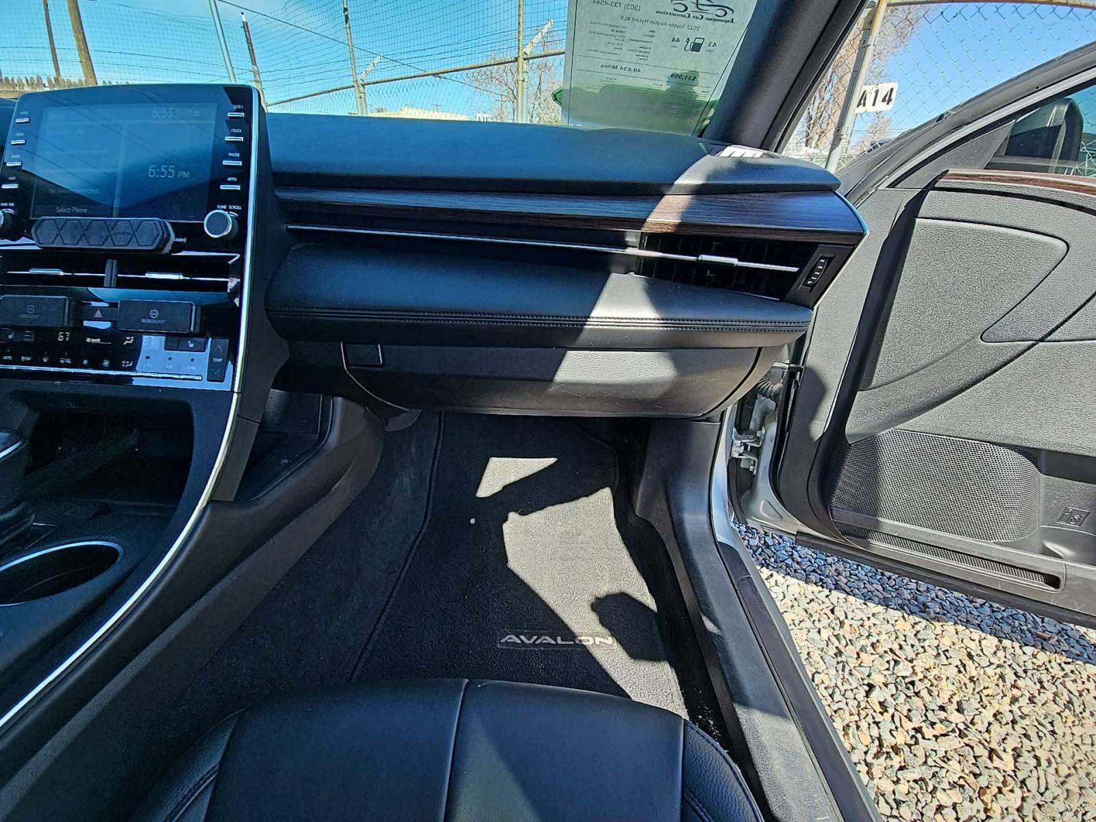 2022 Toyota Avalon Hybrid XLE FWD