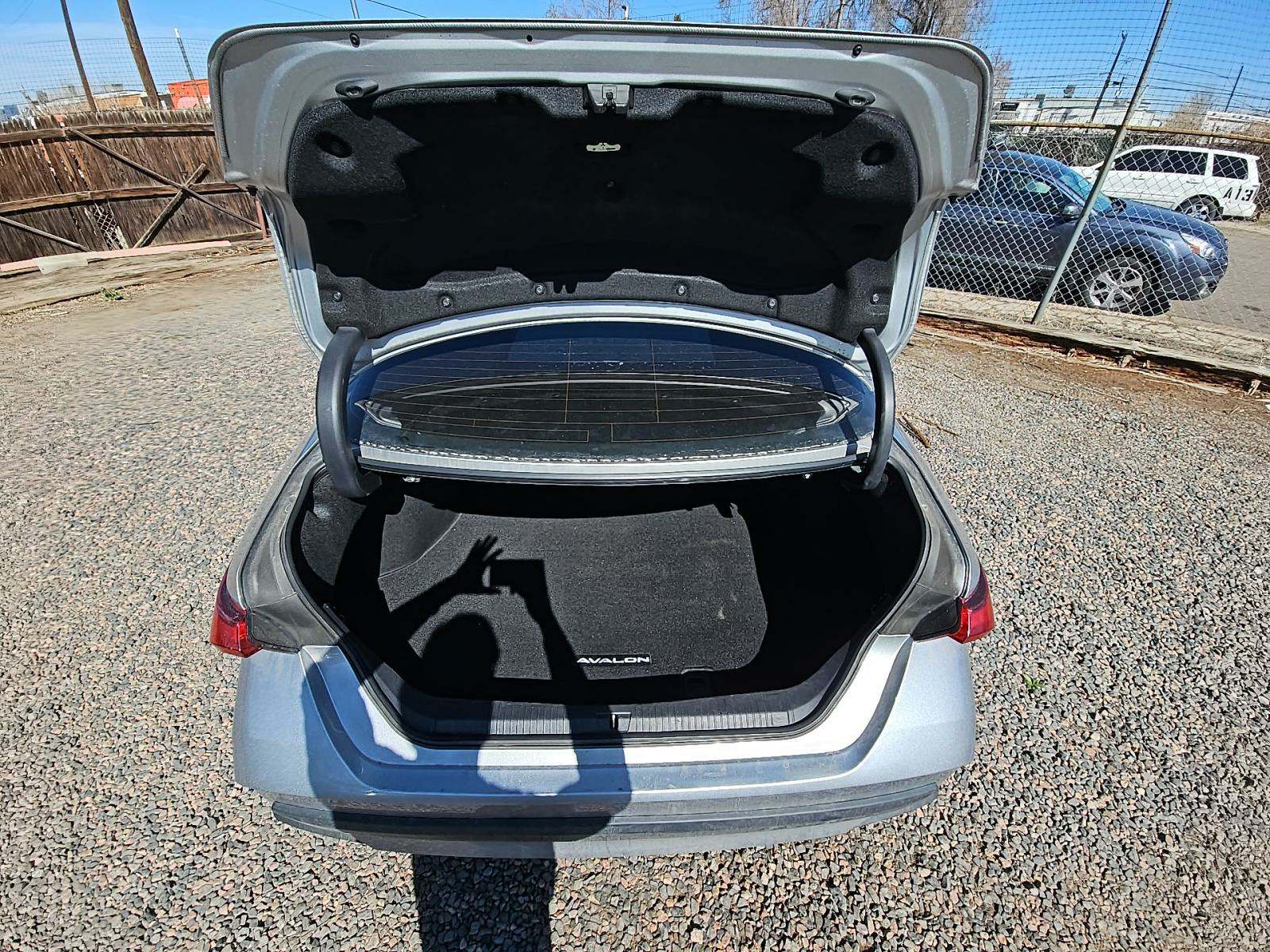 2022 Toyota Avalon Hybrid XLE FWD