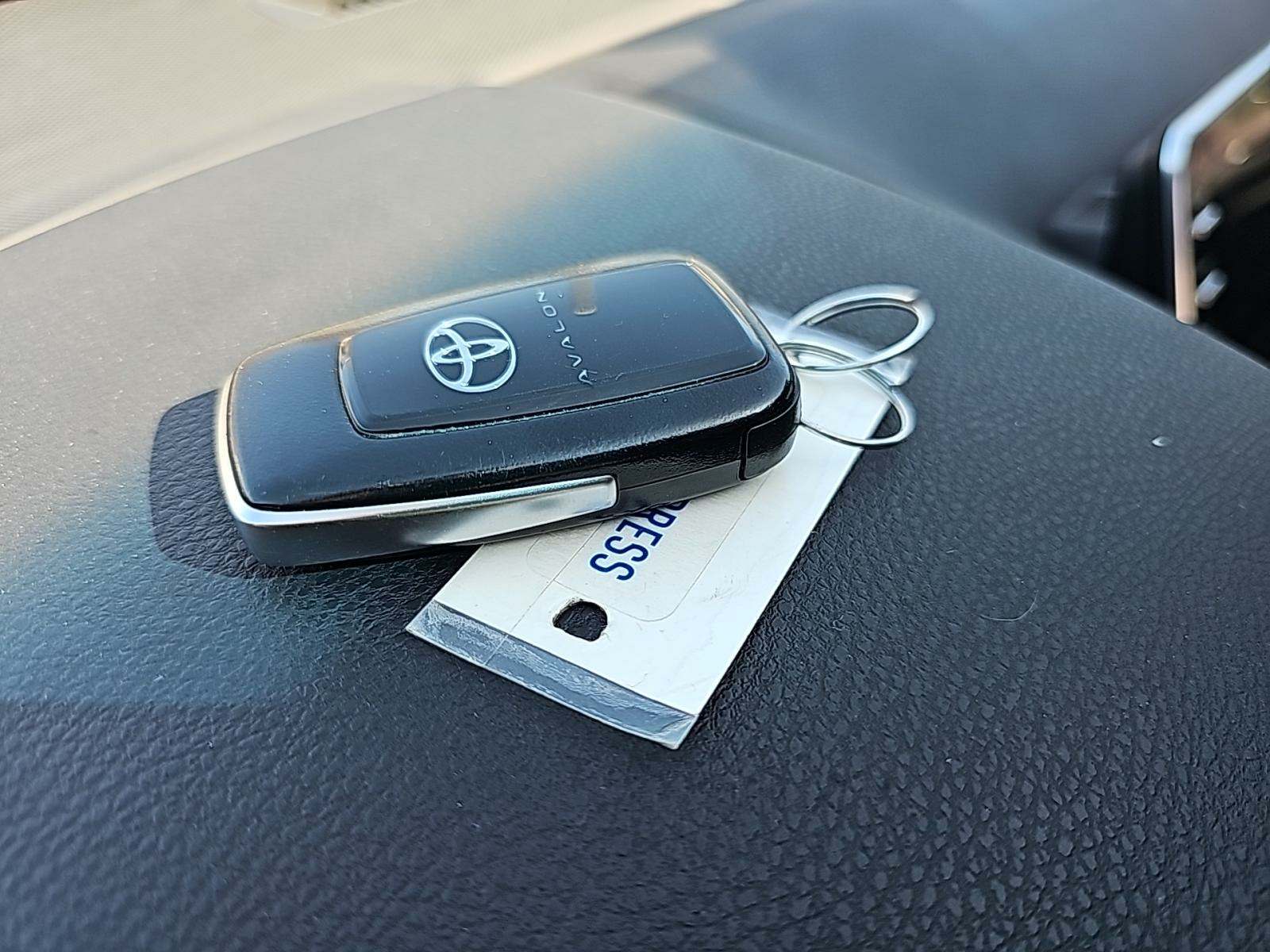 2022 Toyota Avalon Hybrid XLE FWD