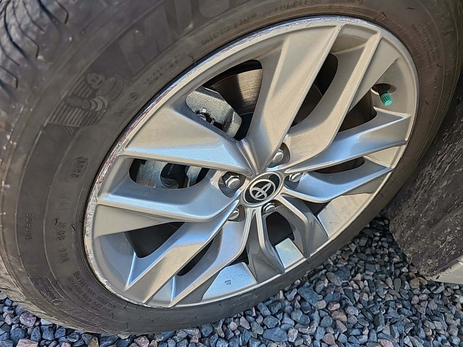 2022 Toyota Avalon Hybrid XLE FWD