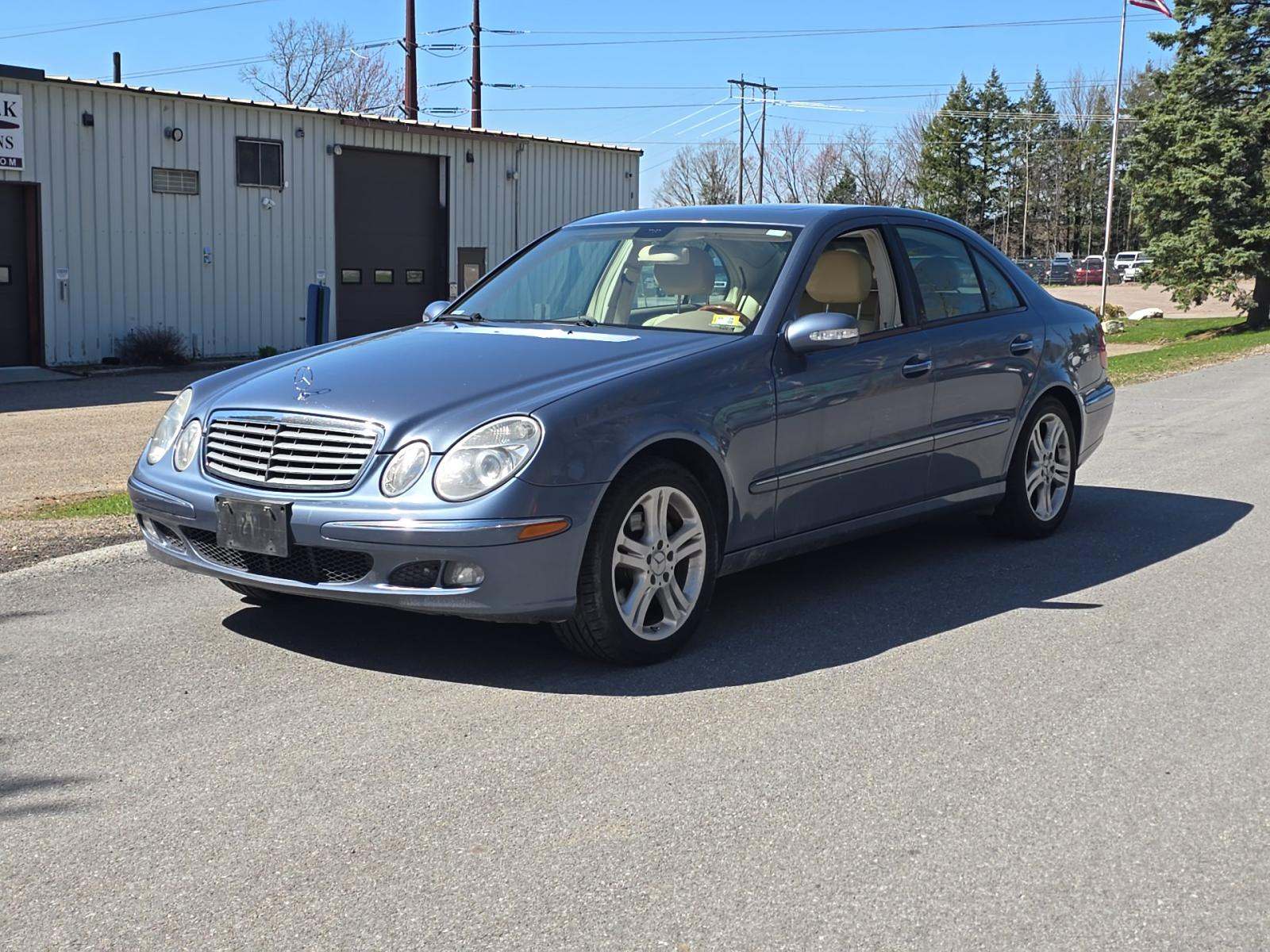 MERCEDES-BENZ E-CLASS - 1