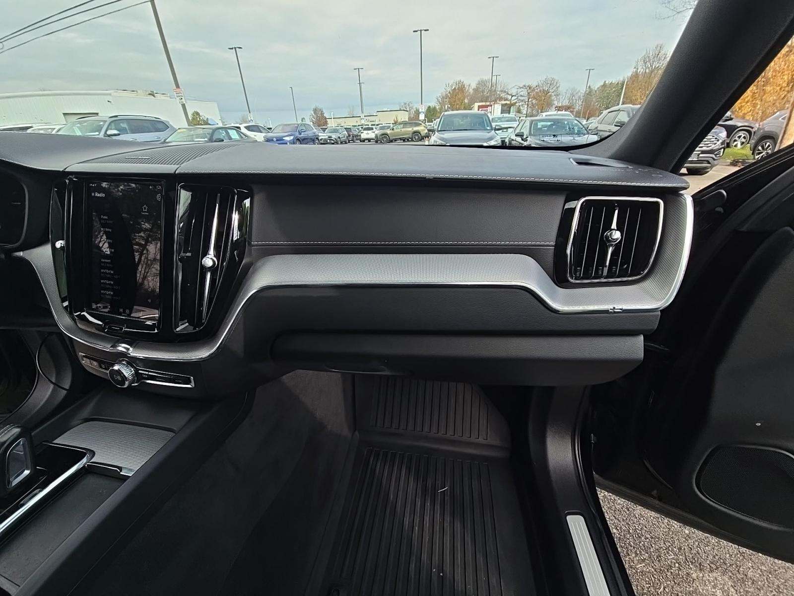 2022 Volvo XC60 B6 R-Design AWD