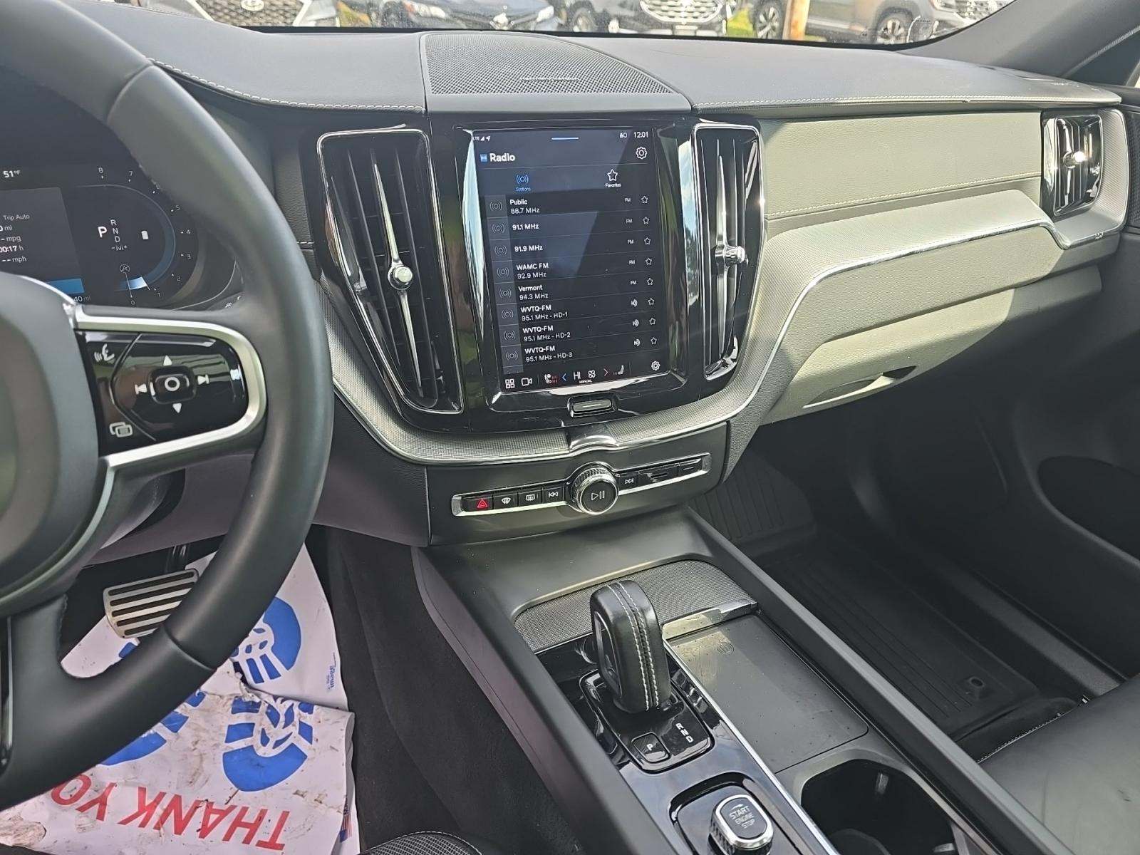 2022 Volvo XC60 B6 R-Design AWD