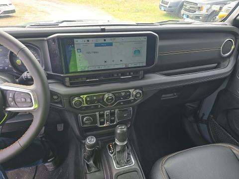 JEEP 4XE SAHARA - 10