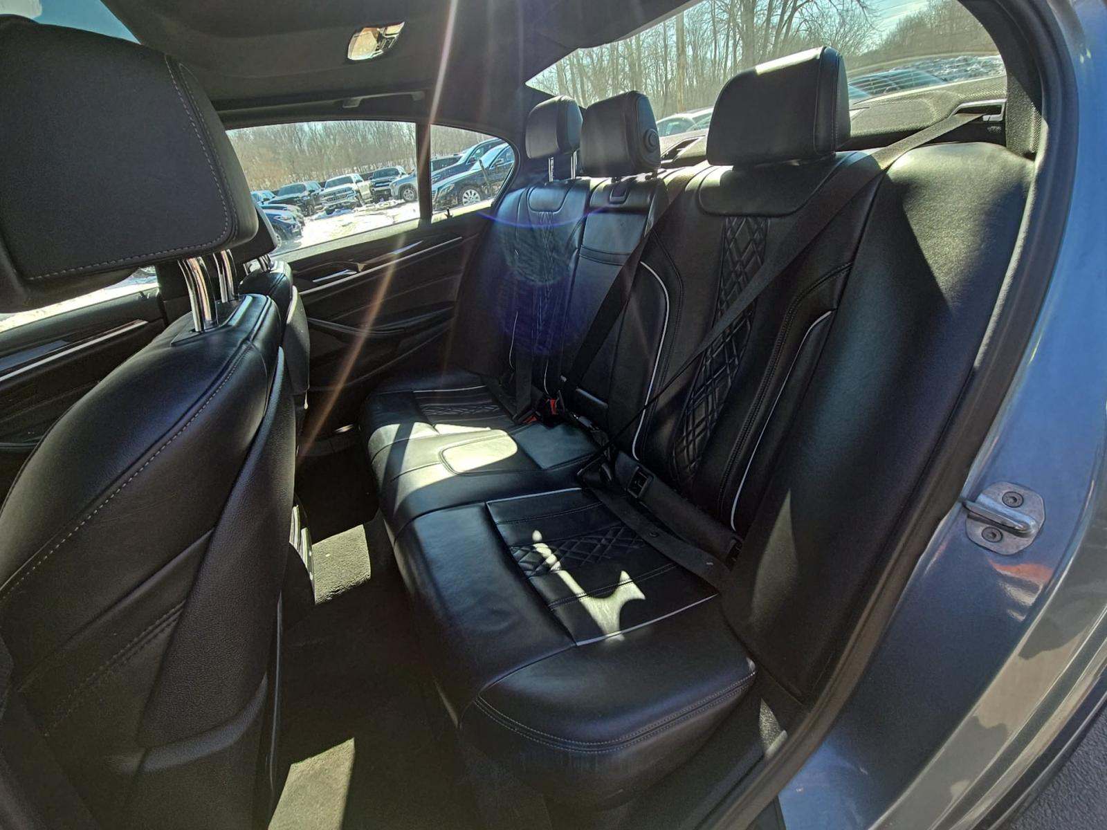 BMW 5 Series Sedan 540i xDrive M SPORT LINE снимка BMW 5 Series Sedan 540i xDrive M SPORT LINE