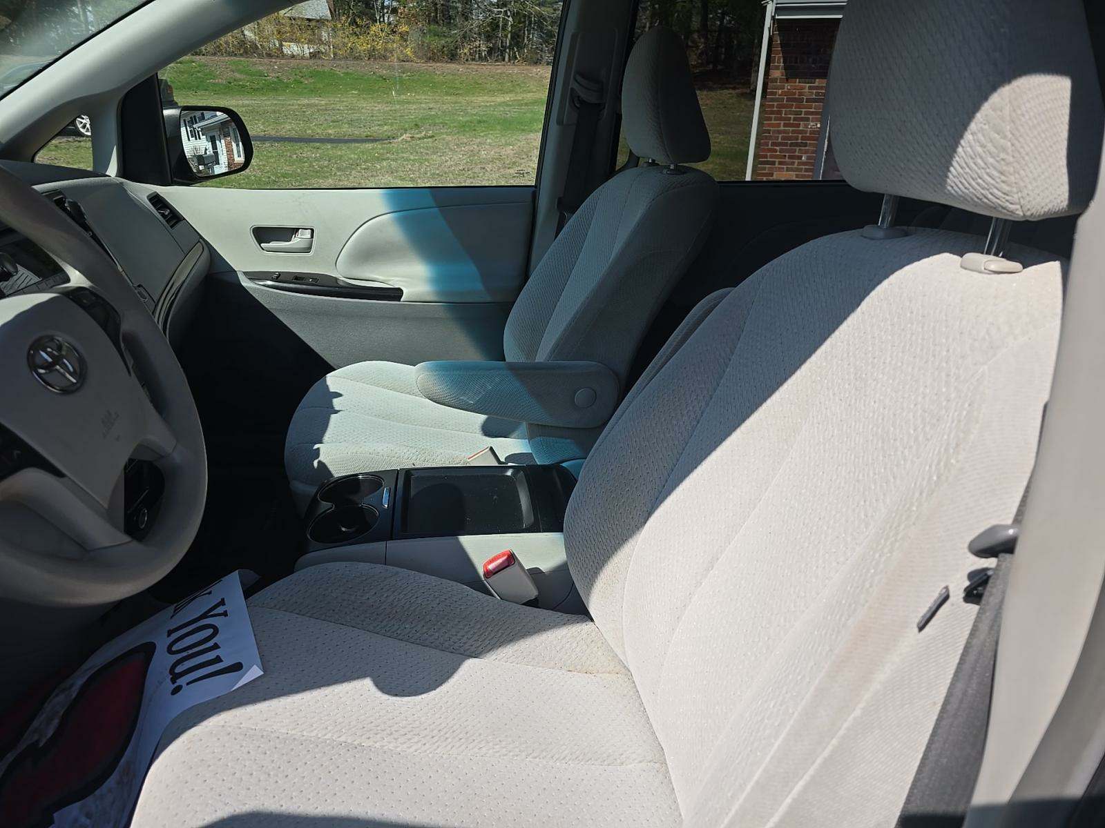 2011 Toyota Sienna LE FWD