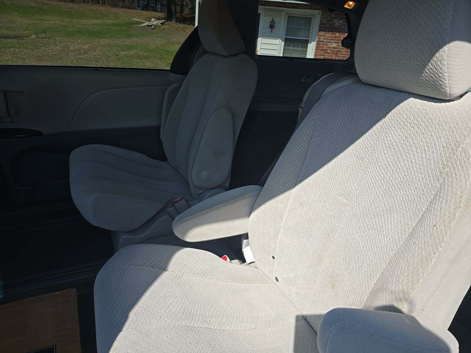 2011 Toyota Sienna LE FWD