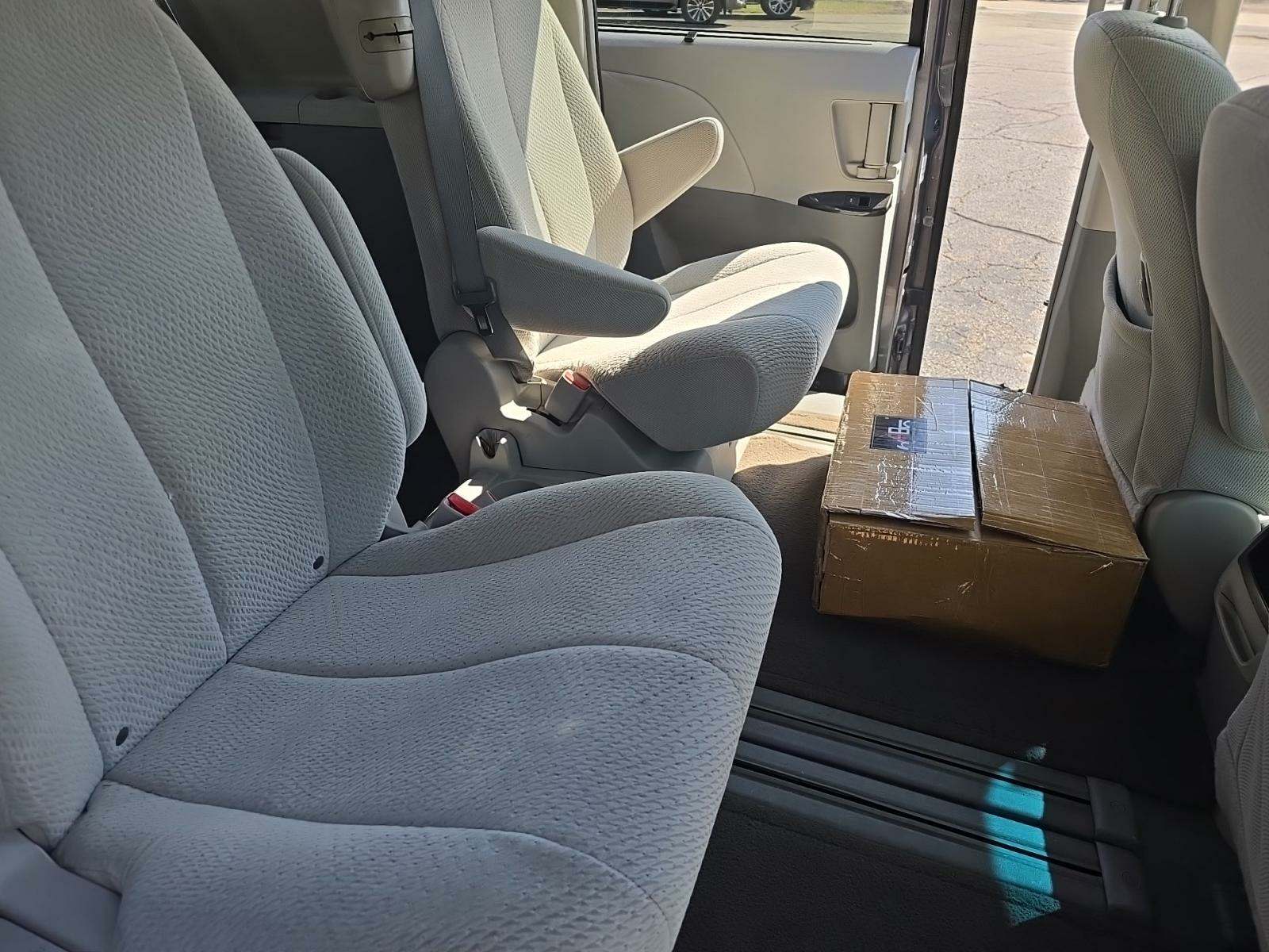 2011 Toyota Sienna LE FWD