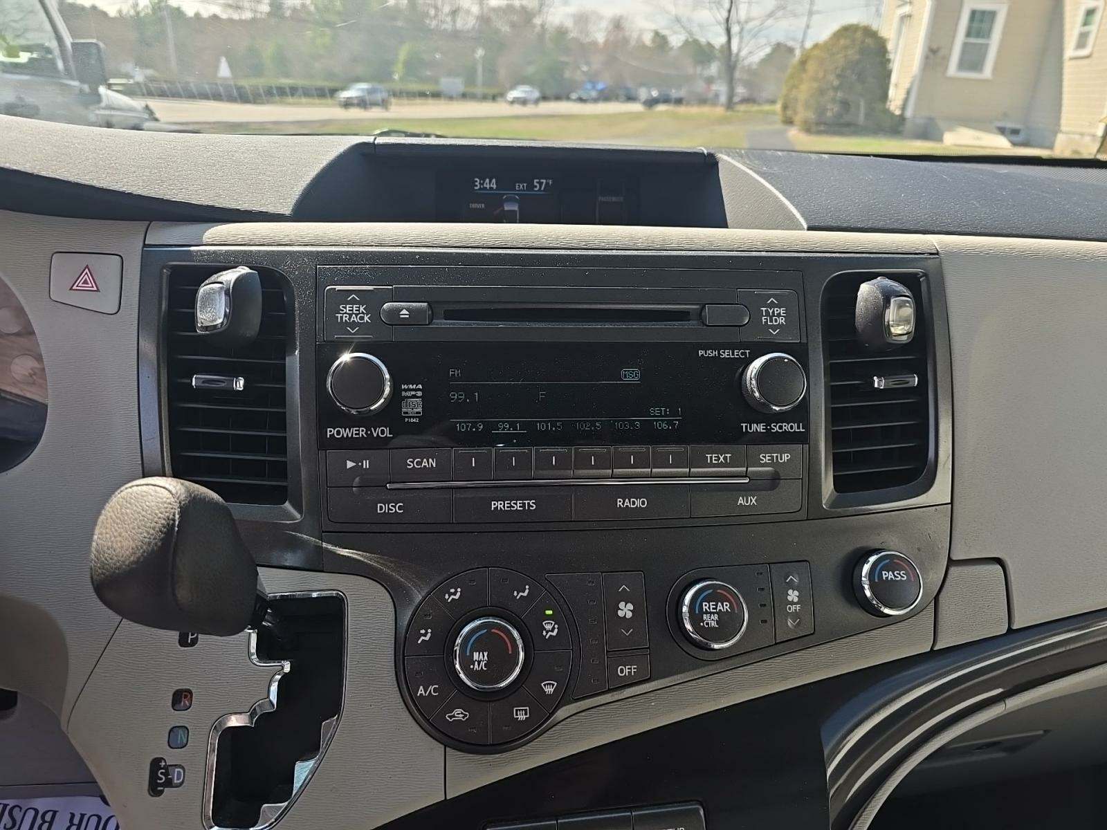 2011 Toyota Sienna LE FWD