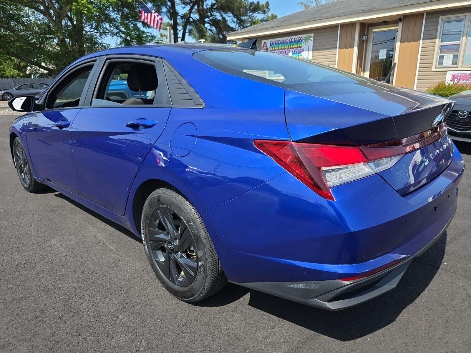 2023 Hyundai Elantra SEL FWD