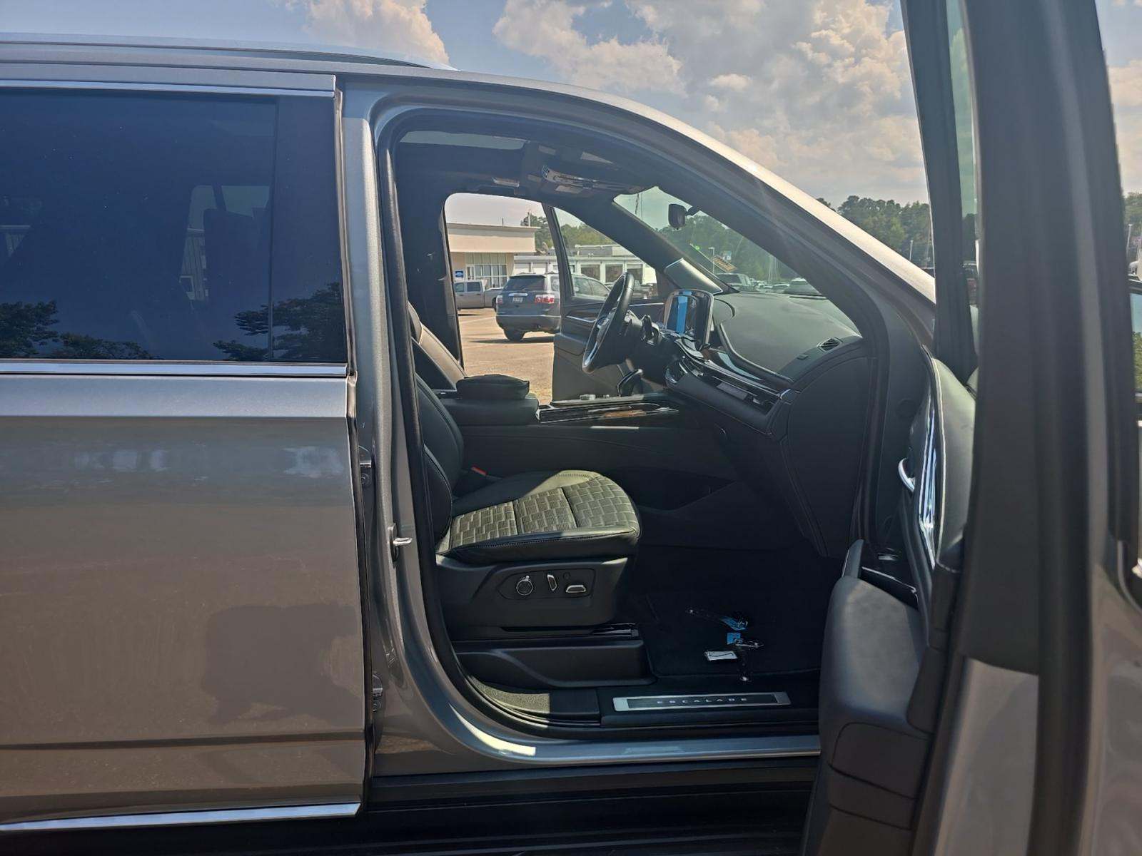 2024 Cadillac Escalade Premium Luxury Platinum AWD