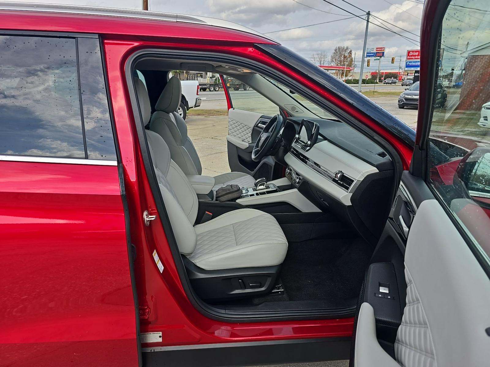 2023 Mitsubishi Outlander SEL FWD