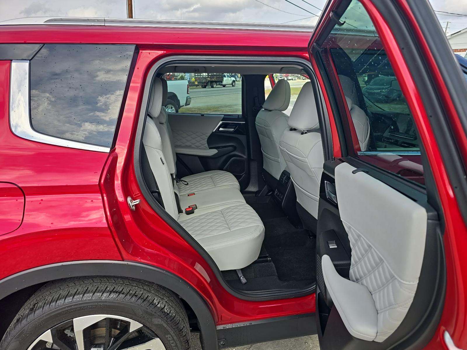 2023 Mitsubishi Outlander SEL FWD