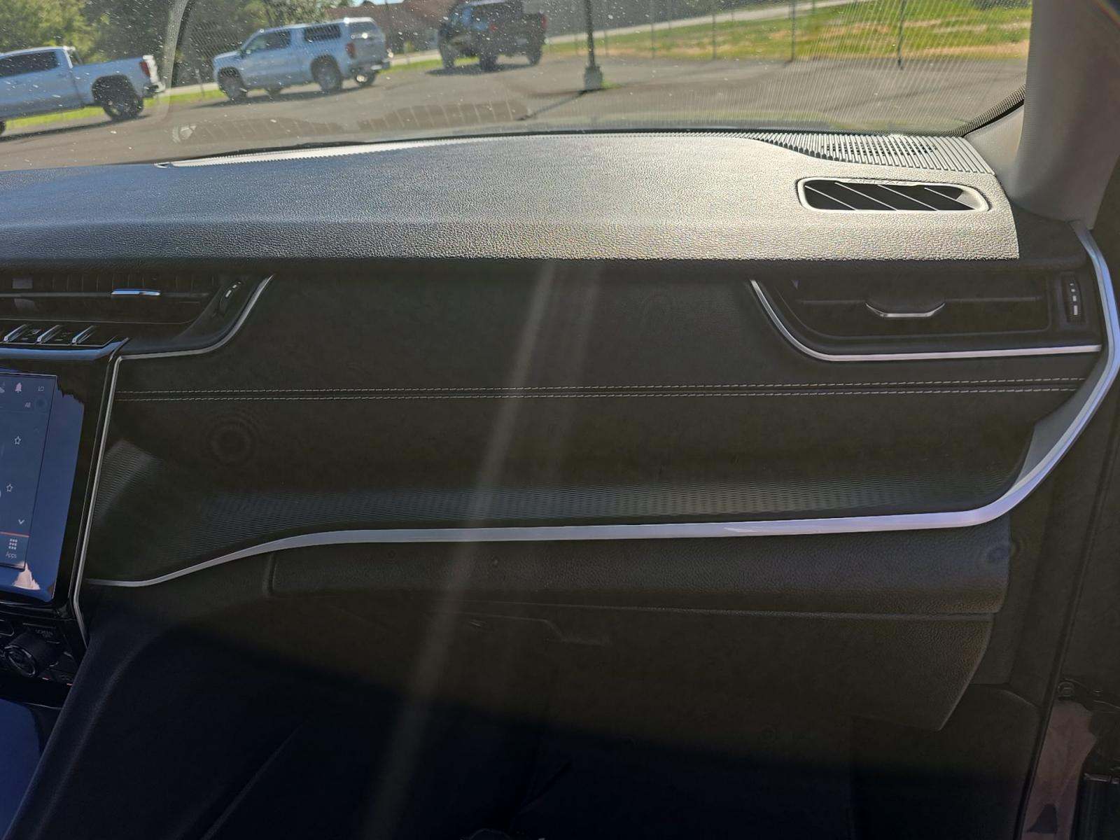 2024 Jeep Grand Cherokee Laredo AWD