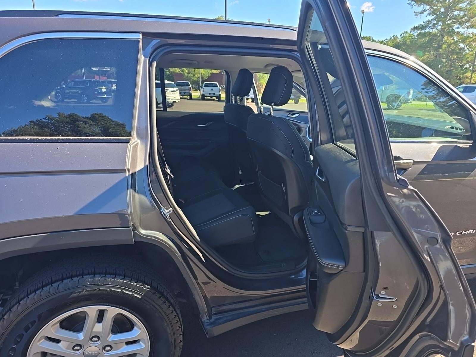 2024 Jeep Grand Cherokee Laredo AWD