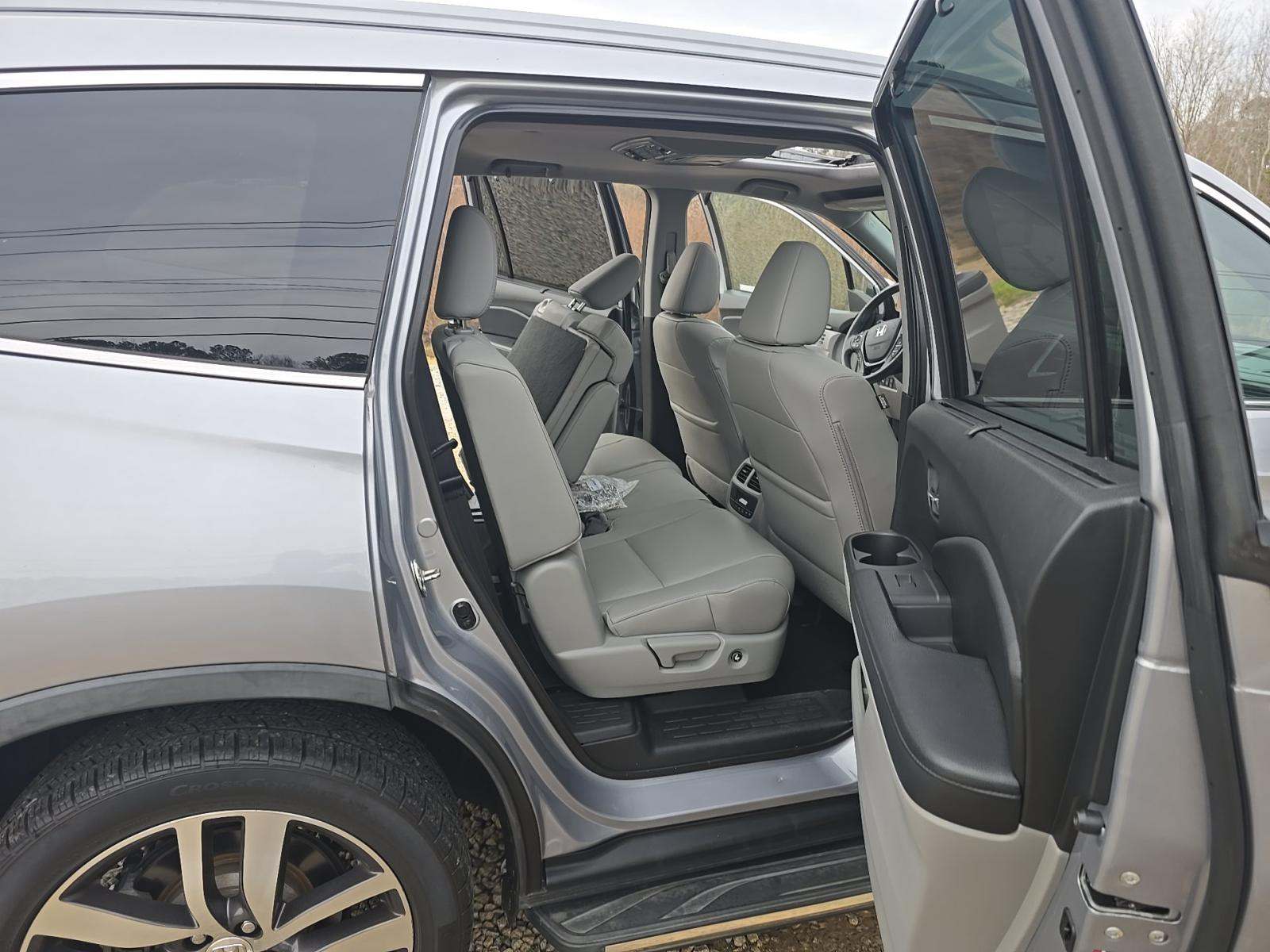 2018 Honda Pilot Touring FWD