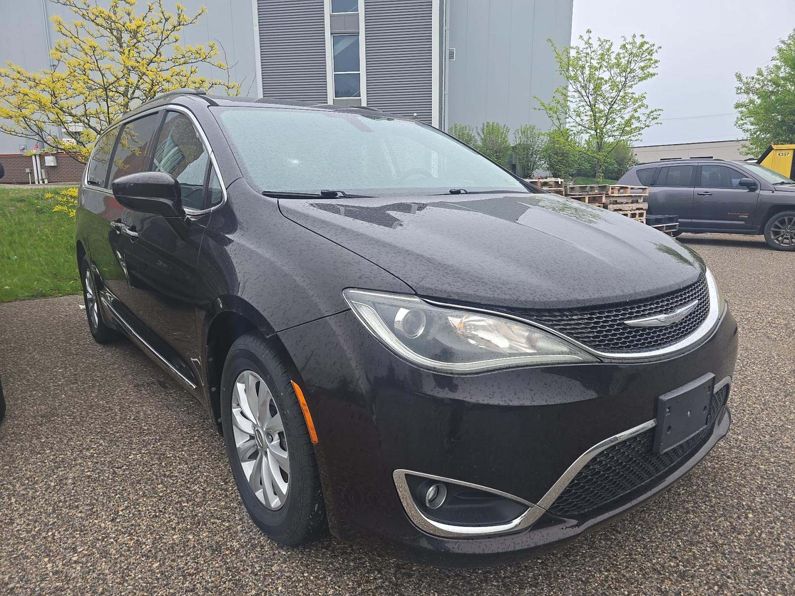 CHRYSLER PACIFICA - 4