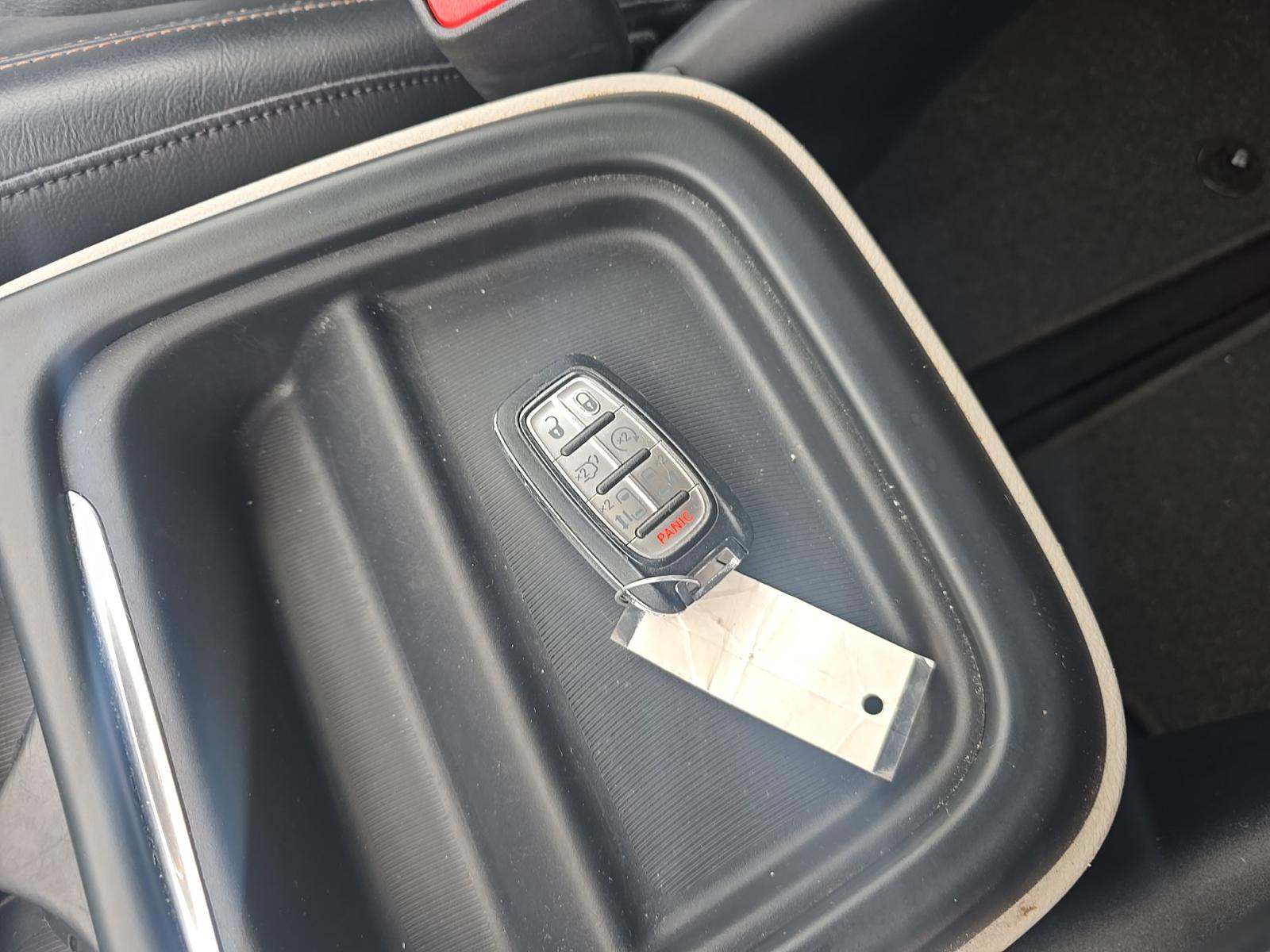 CHRYSLER PACIFICA - 8