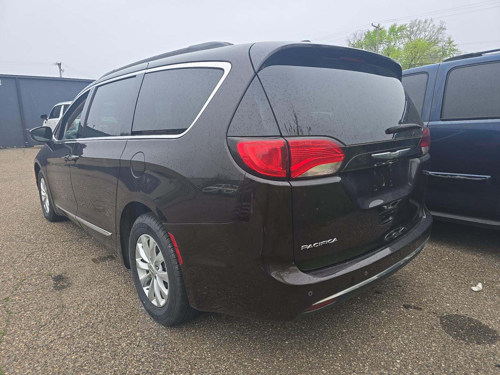 CHRYSLER PACIFICA - 2